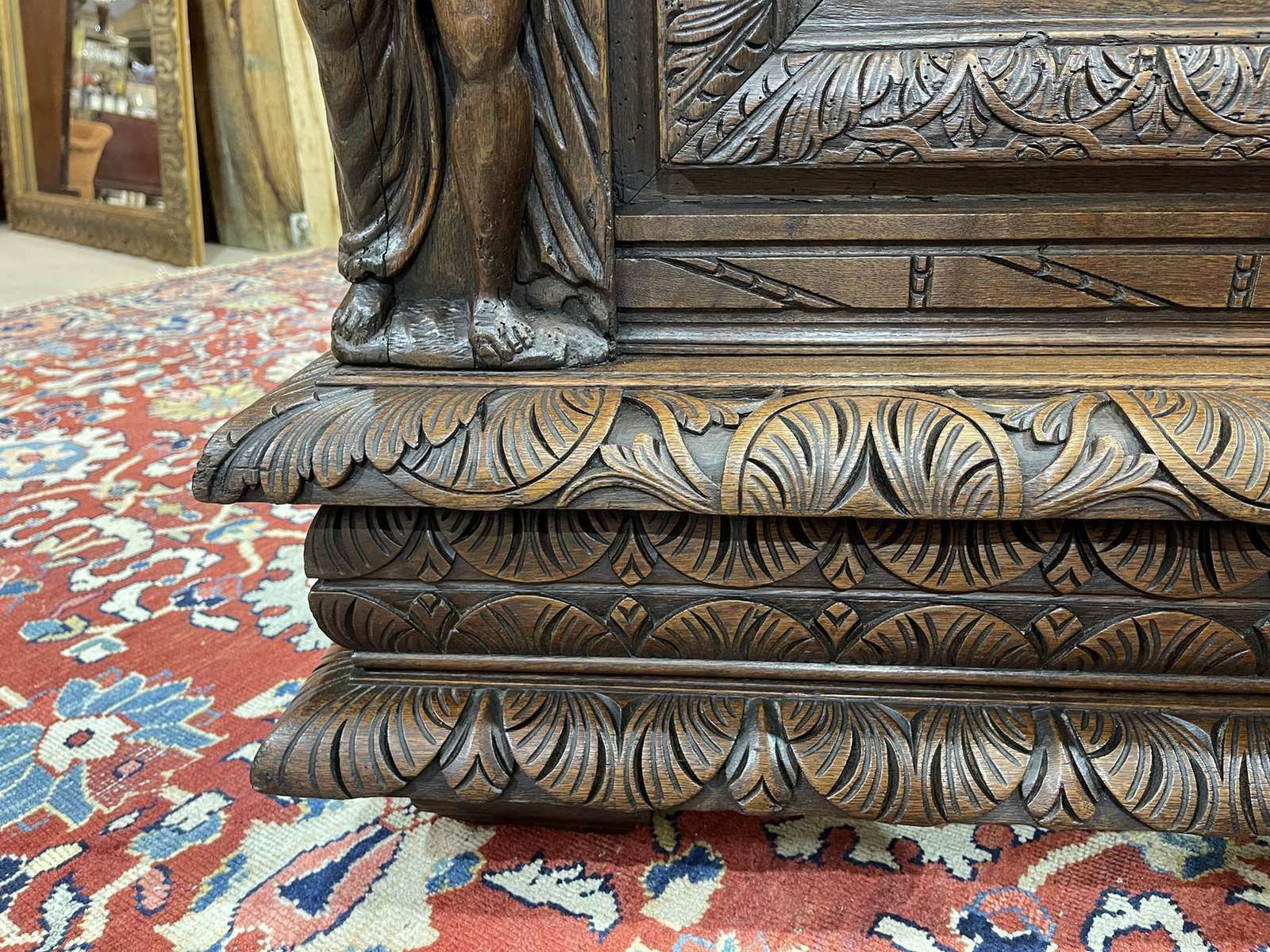 photo furniture Large Renaissance Oak Chest From The End Of The 17th Century