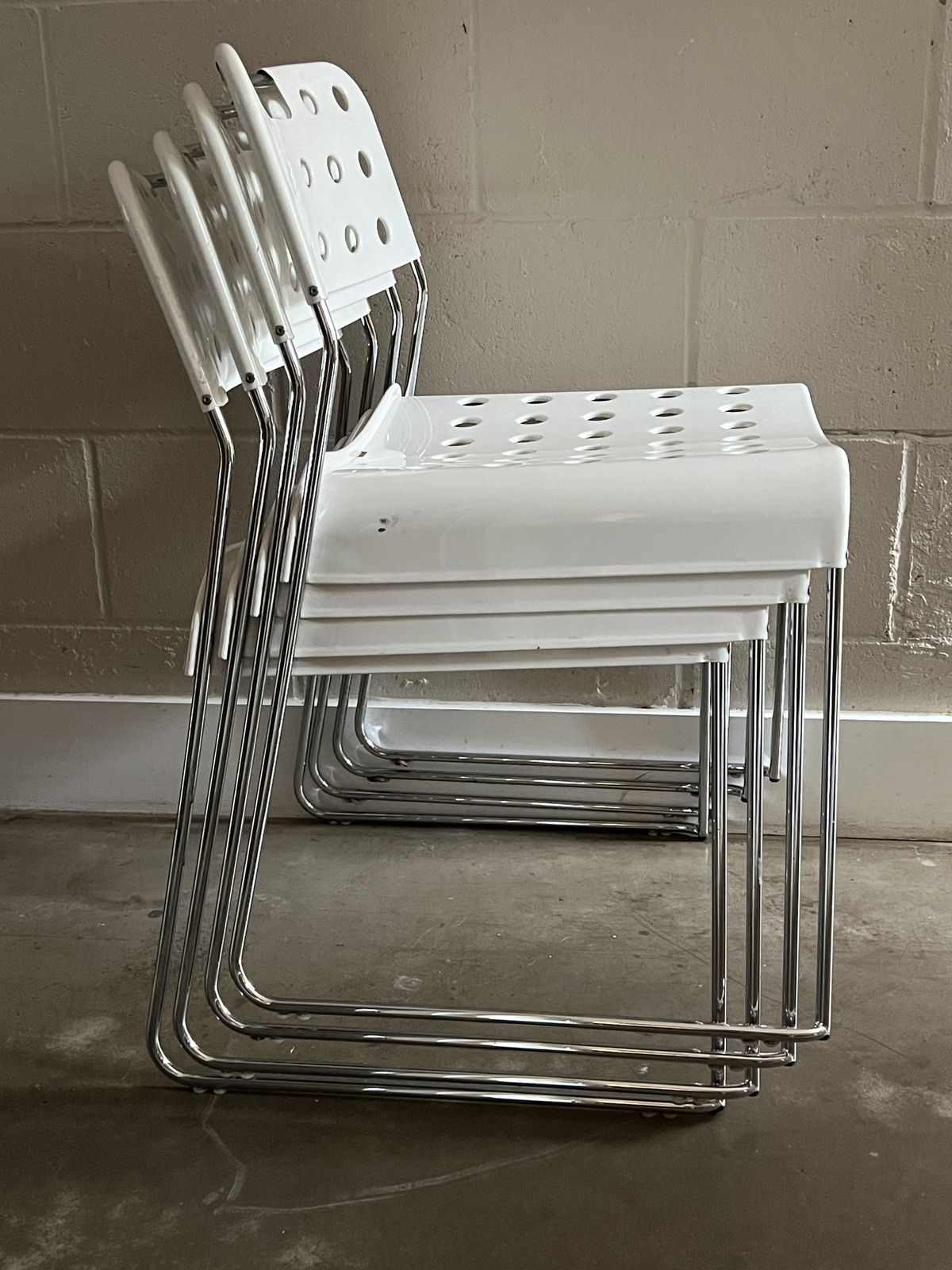 Rodney Kinsman White "Omstak" Chair For Mauro Minini, Purchased From Habitat photo 600.0