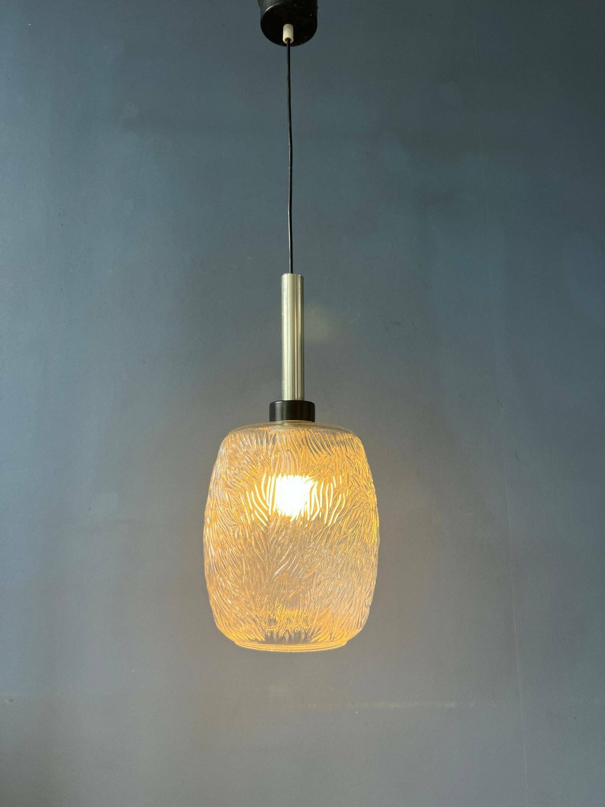 Mid Century Glazen Hanglamp Met Patroon photo for sale