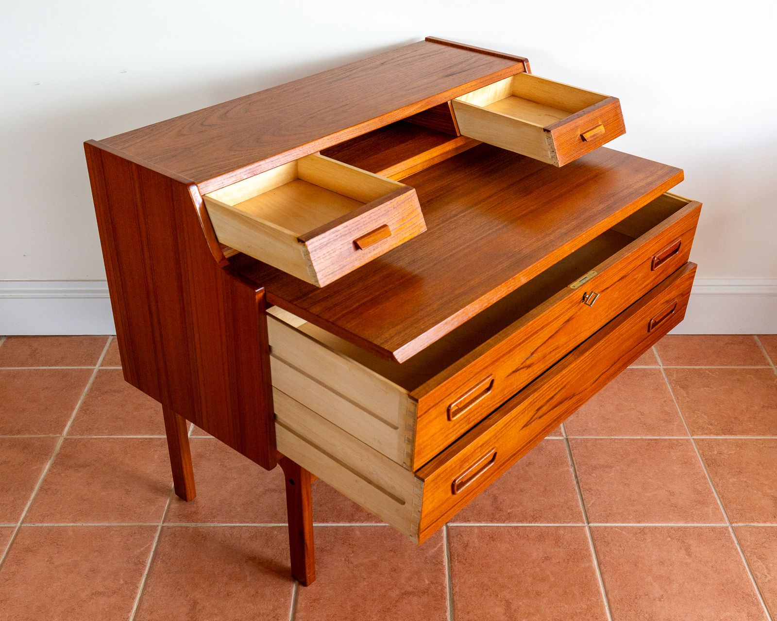 photo vinterior Arne Wahl Iversen Bureau Desk Secretaire Danish Mid Century Teak 1960s Mcm Scandinavian Vinde Møbelfabrik S.Ideboard C.Onsole C.Abinet Computer D.Esk