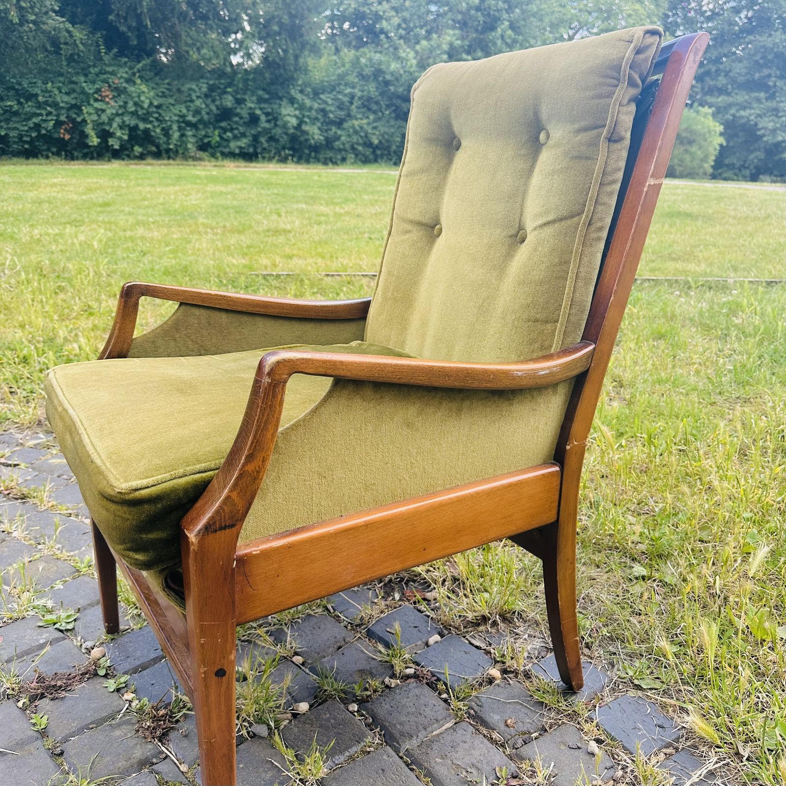 Original Mid 20th Century Cintique Armchair In Moss Green Velvet photo furniture