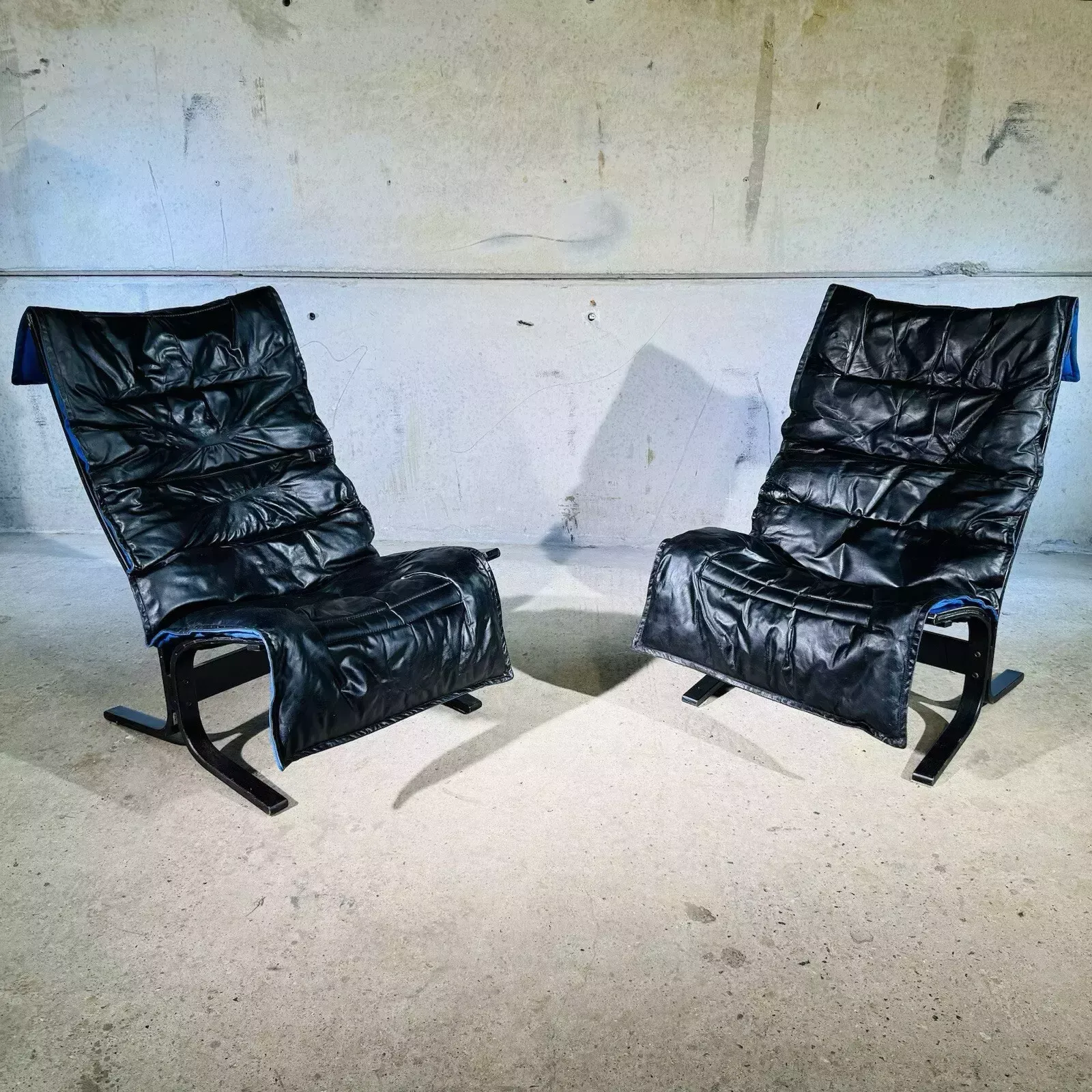 Pair Of Easy Chairs Black Leather By Westnofa, Norway 1970 Bentwood Frame