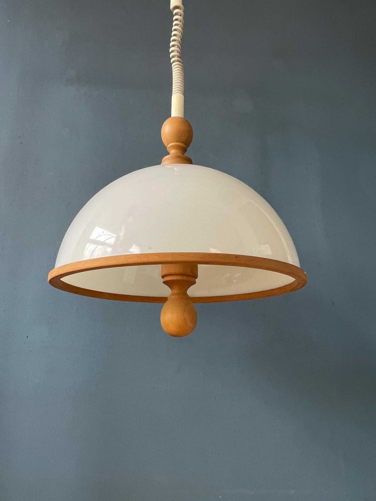 Witte Steinhauer Hanglamp Van Plexiglas Met Houten Elementen photo Verlichting