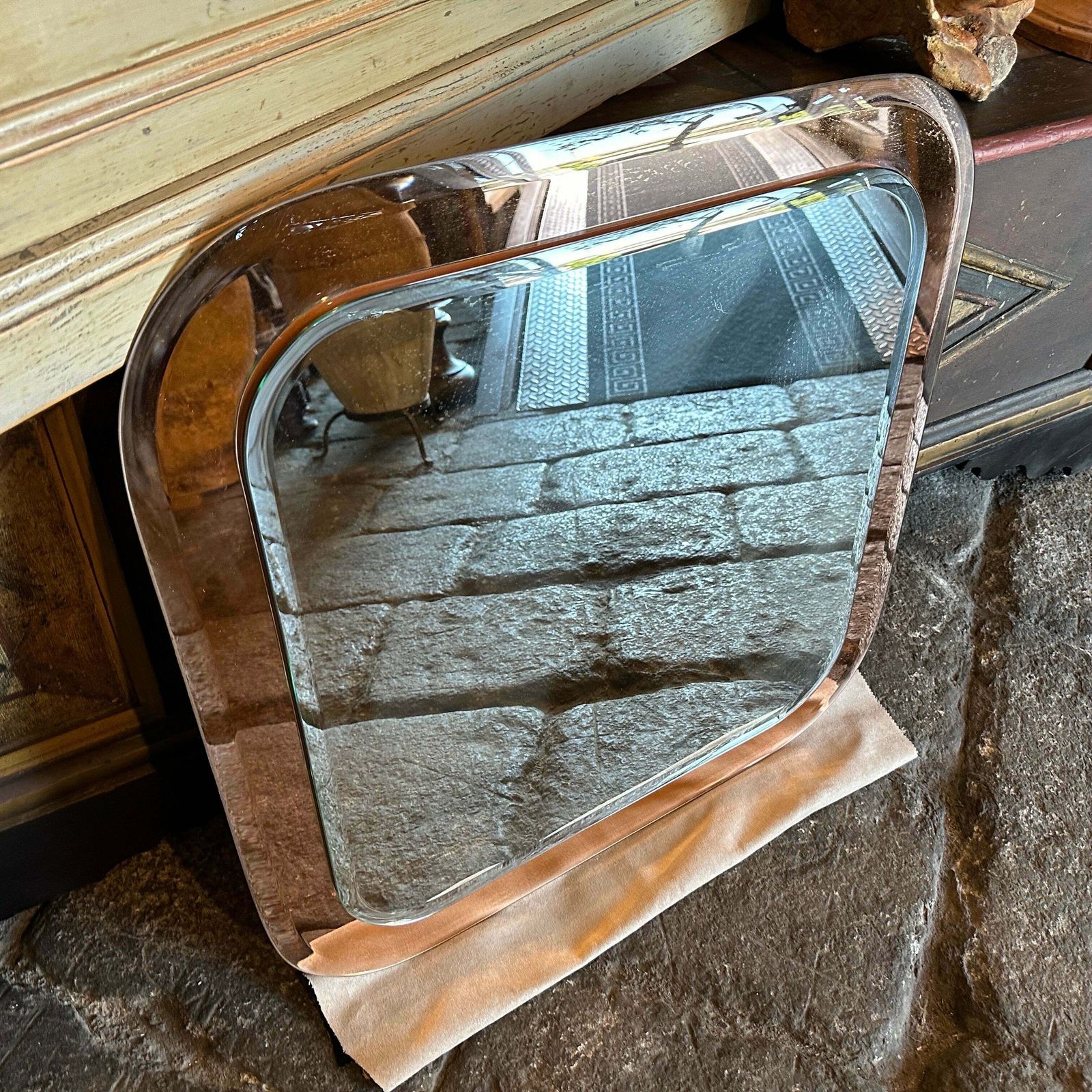 1970s Space Age Pink And Clear Glass Square Wall Mirror By Lupi Cristal Luxor photo vinterior