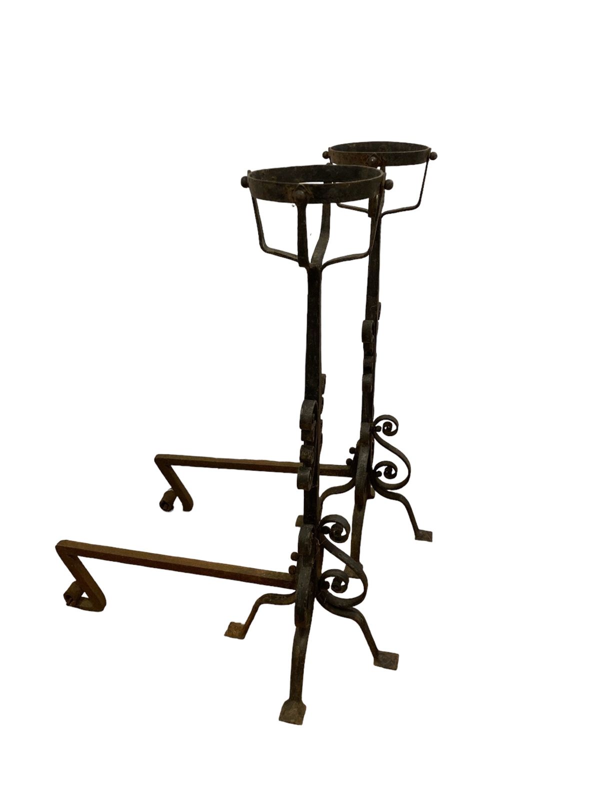 photo vinterior A Pair Of Large French Wrought Iron Fire Dogs With Large Fire Baskets
