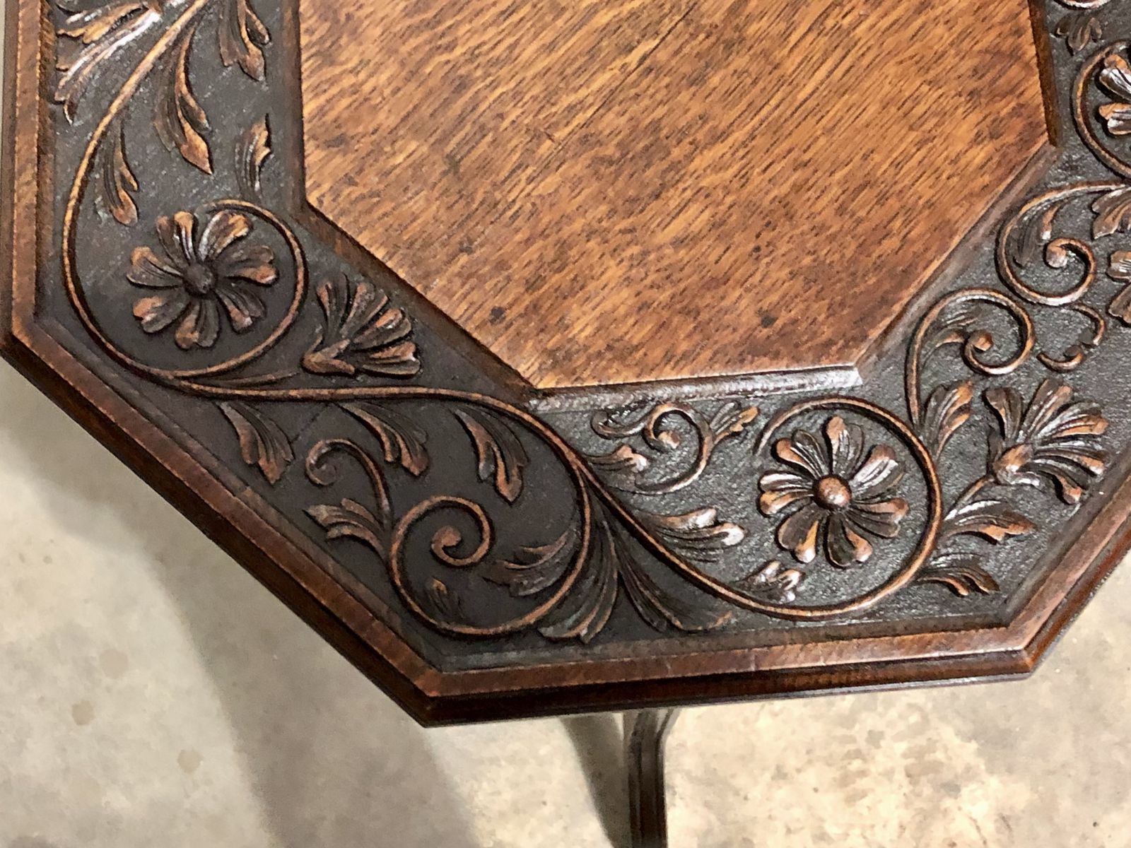 photo vintage Handsome Carved Oak Art Nouveau Occasional Table / Large Plant Stand