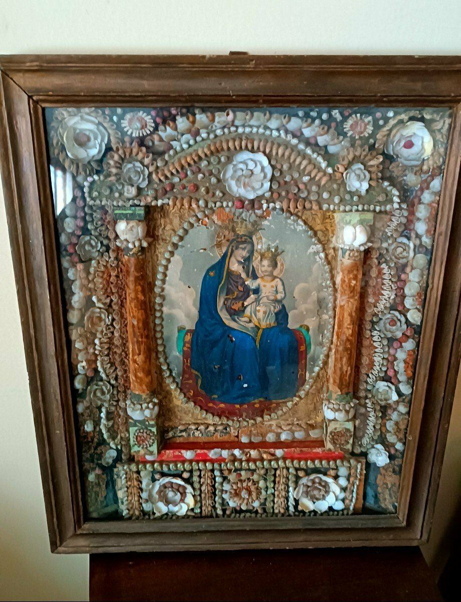 Large Execution Of The Madonna In A Setting Of Coral And Shells, 19th Century photo furniture