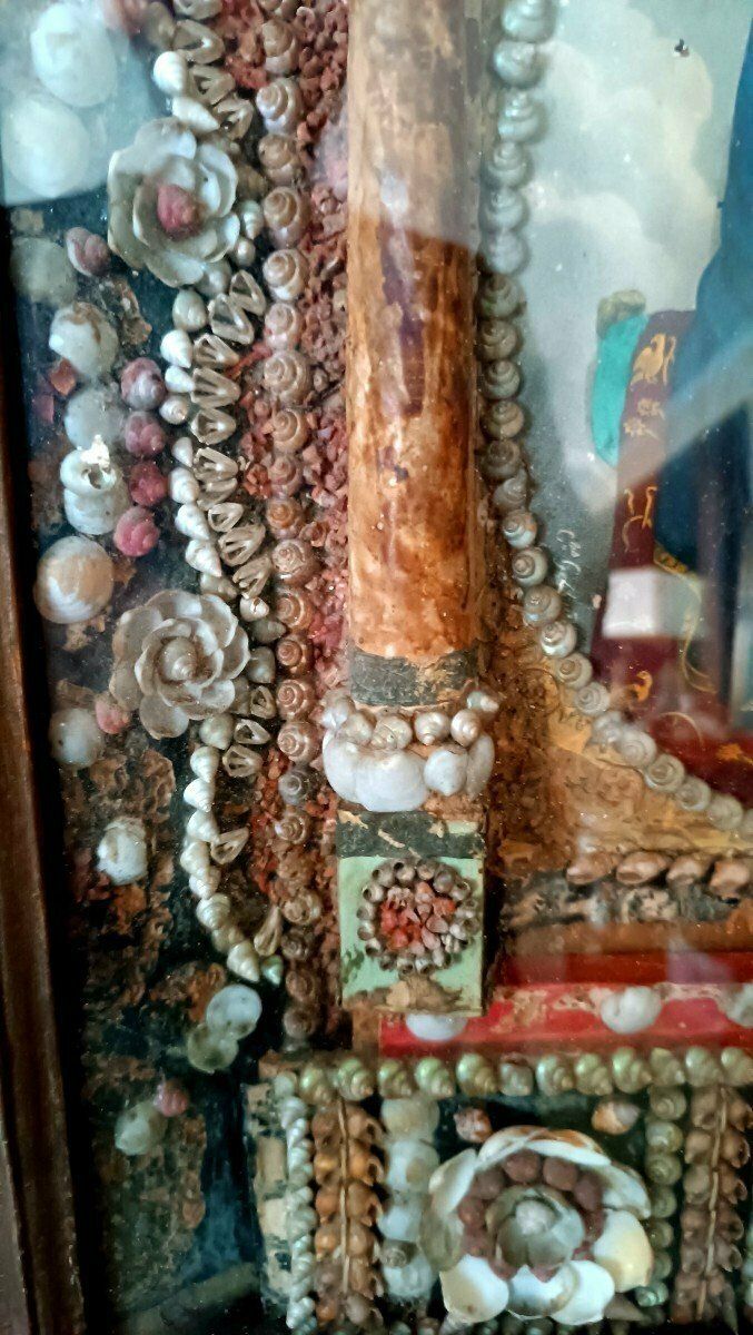 Large Execution Of The Madonna In A Setting Of Coral And Shells, 19th Century photo vintage