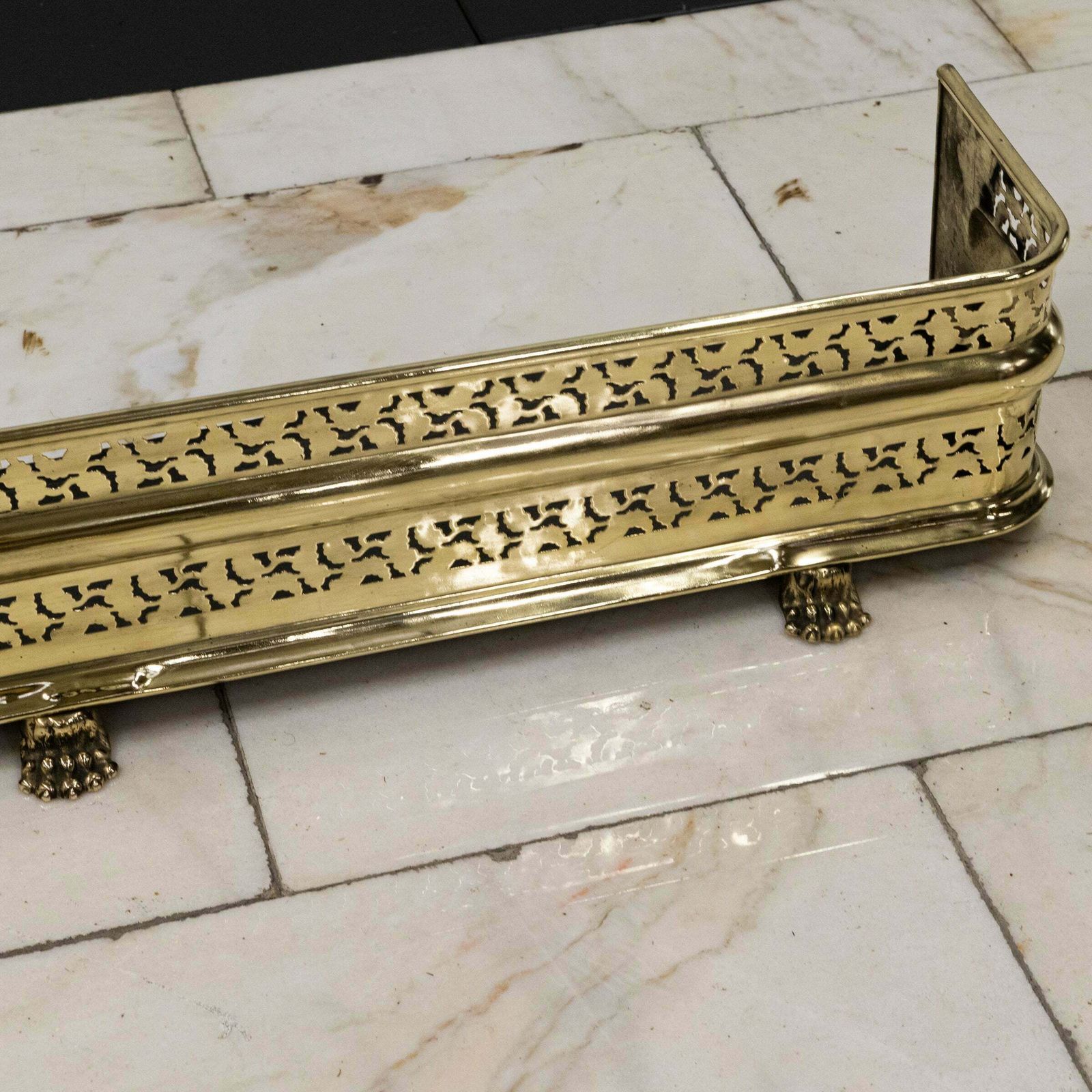 photo furniture Antique Brass Fireplace Fender With Lion's Paw Feet