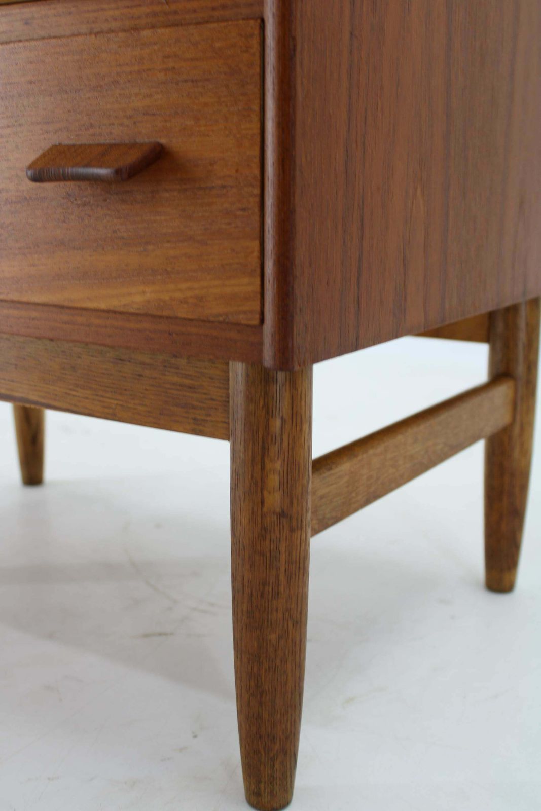 photo vintage 1960s Poul Volther Teak Chest Of Drawers By Munch Slagelse Mobler, Denmark
