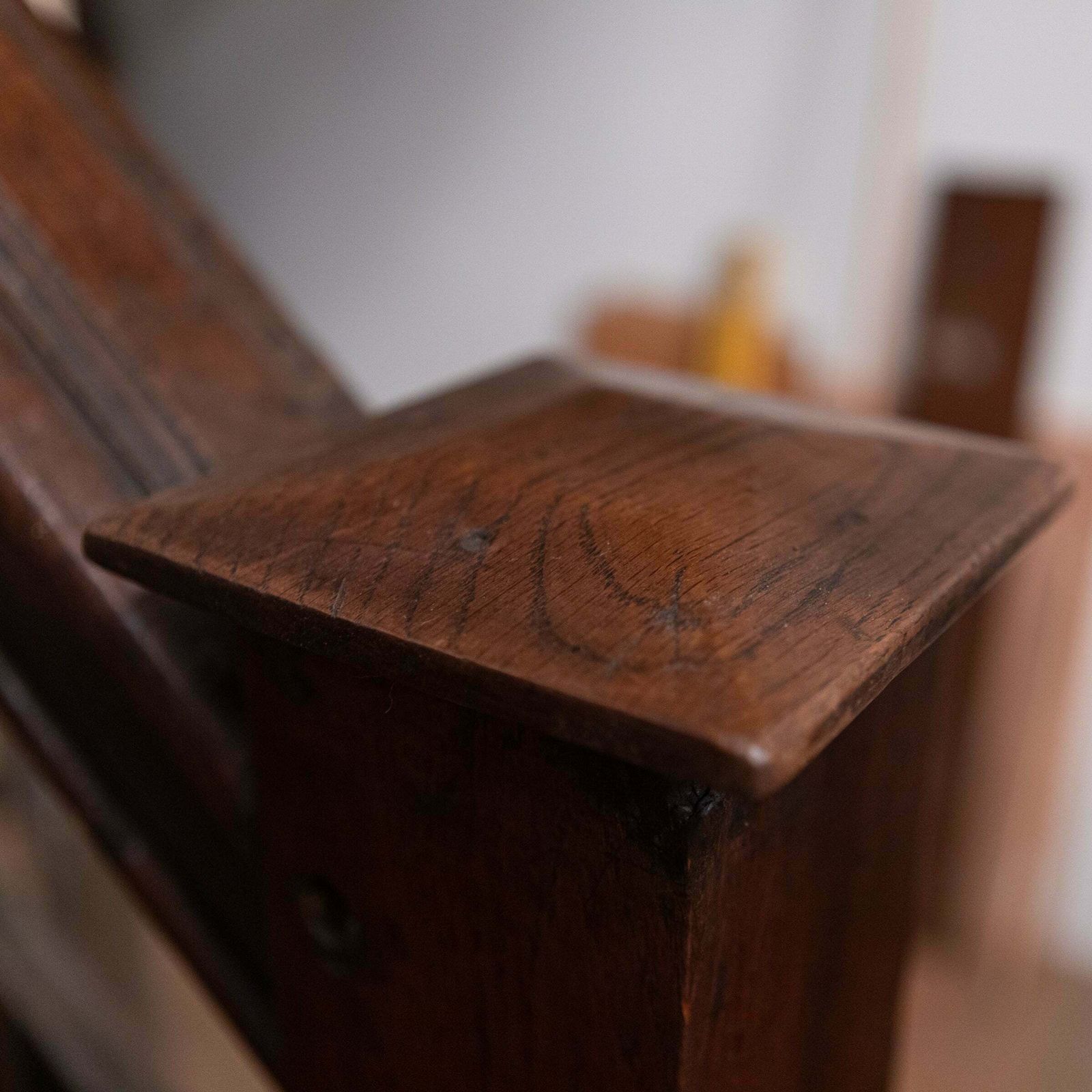 photo furniture Antique Queen Anne 18th Century Oak Staircase