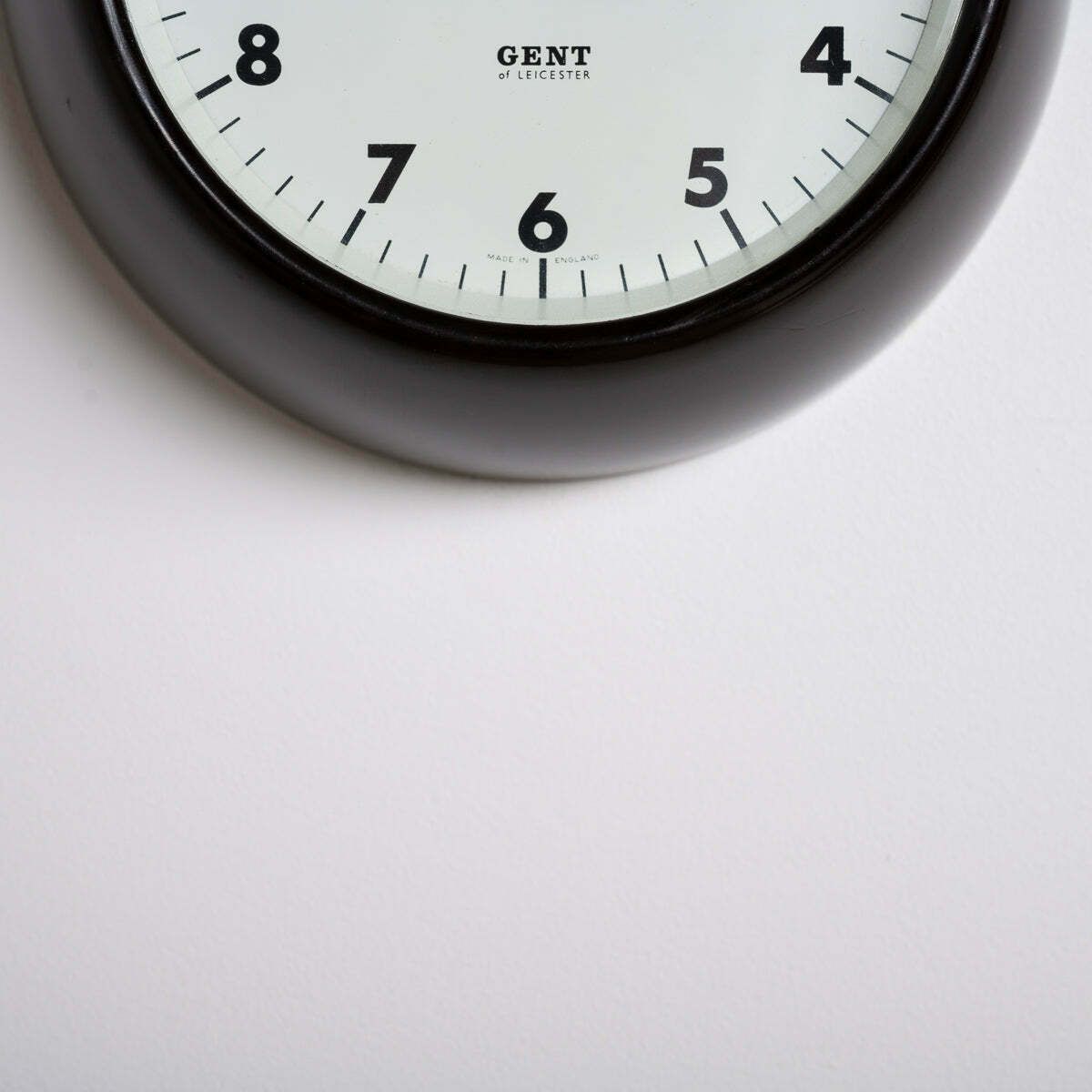 photo furniture Rare Extra Small Vintage Bakelite Wall Clock By Gent Of Leicester   Ig221303m