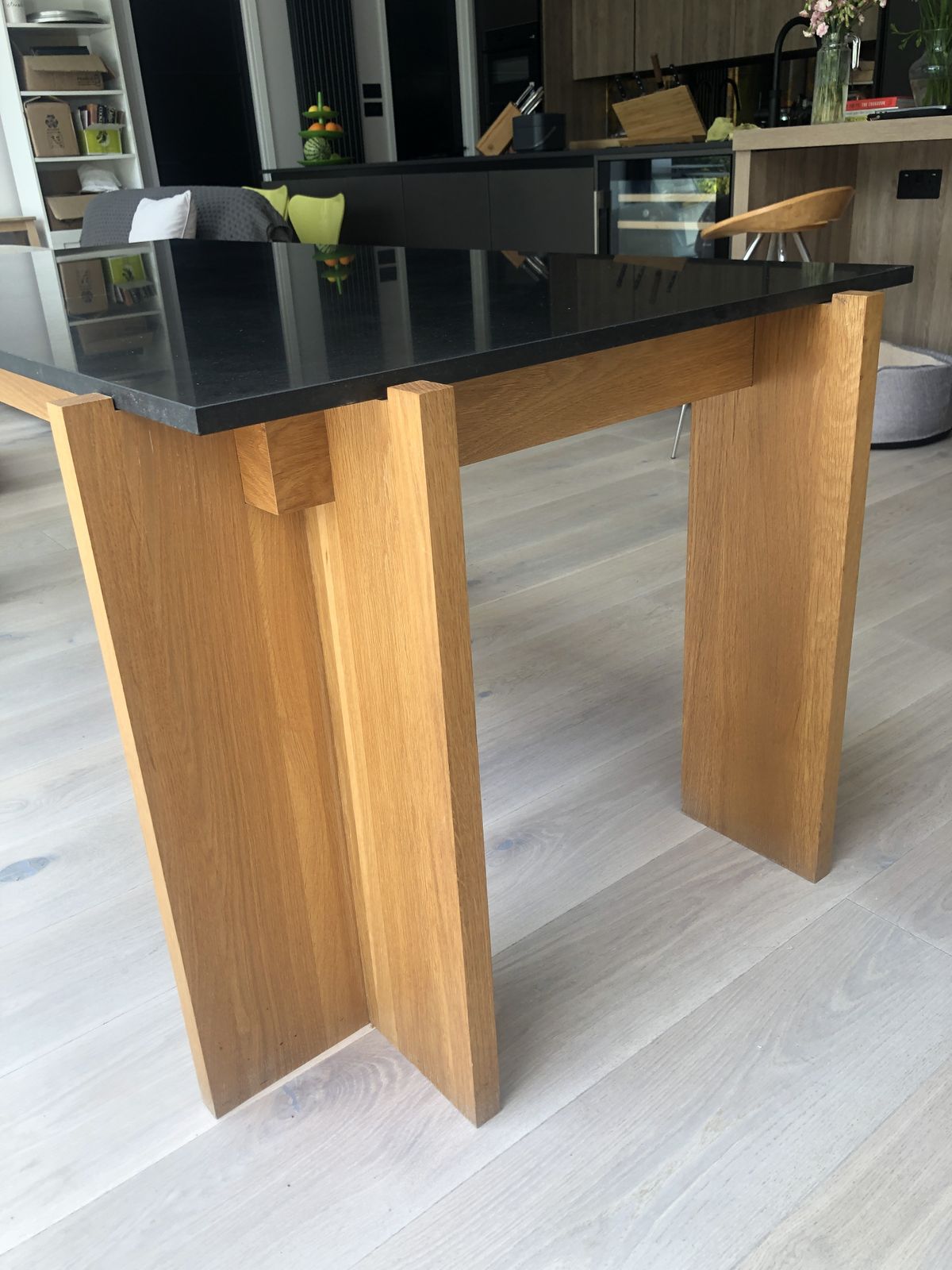 Heals Black Granite And Oak Leg Dining Table In Excellent Condition.  Smooth Black Granite Top, Four Square Oak Legs.  Easy To Transport (Although Heavy Top) As Top Lifts Off A Rectangular Oak Frame And The Four Oak Legs Are Then Removed Separately. photo vinterior