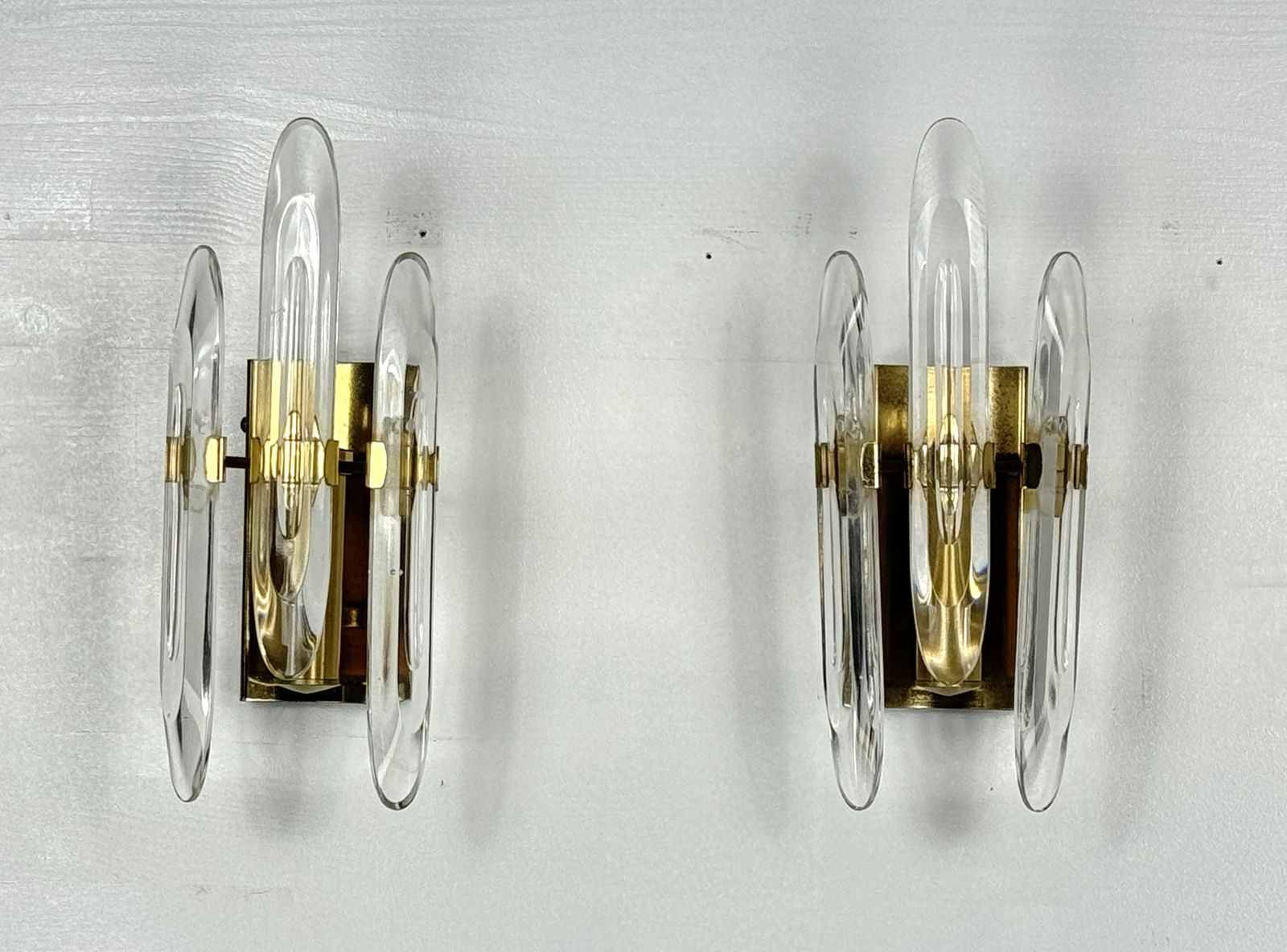 Pair Of Sciolari Sconces In Glass And Gilded Brass. Italy 1970s photo Lighting