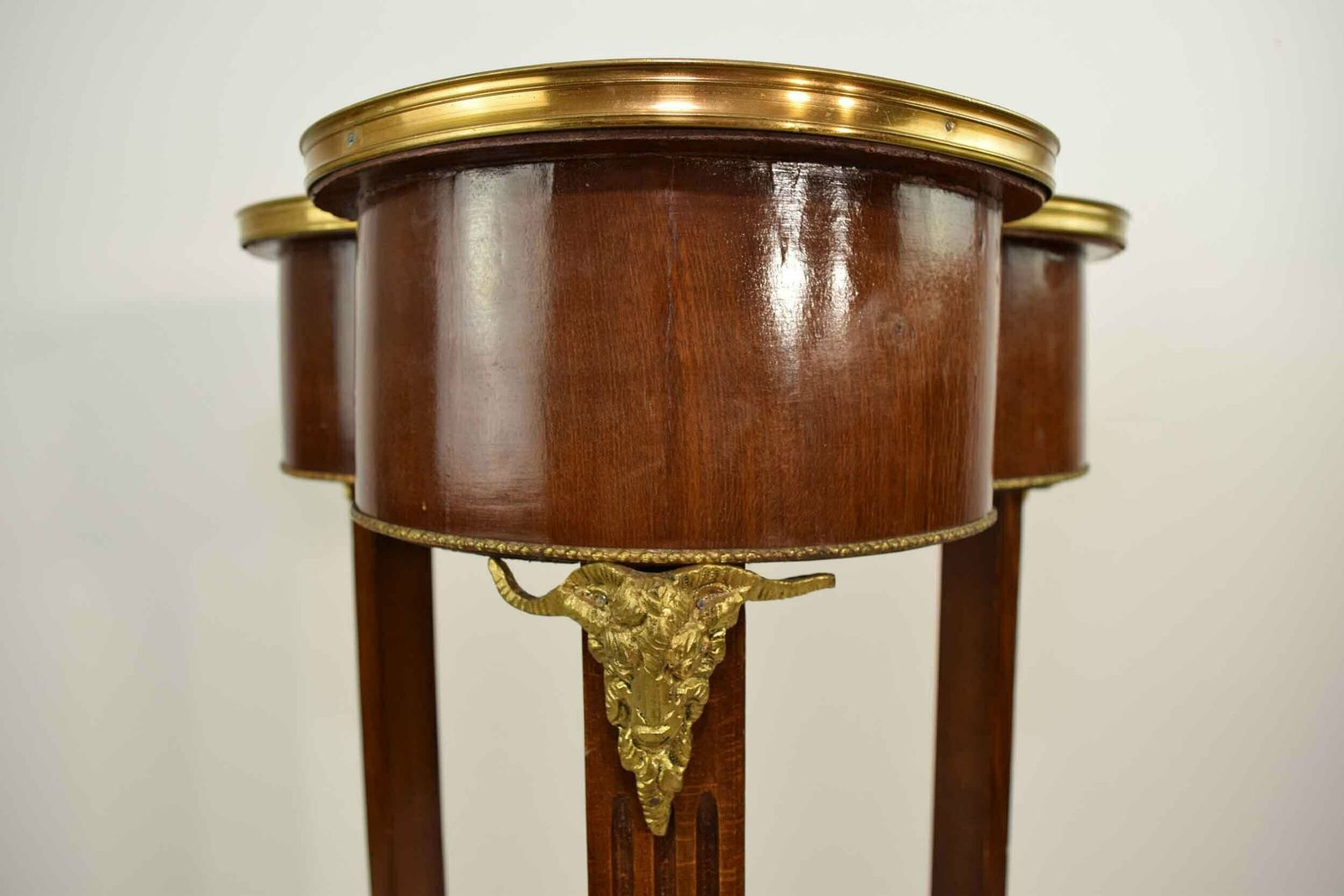 Early 20th Century Mahogany Trefoil Occasional Table photo Furniture