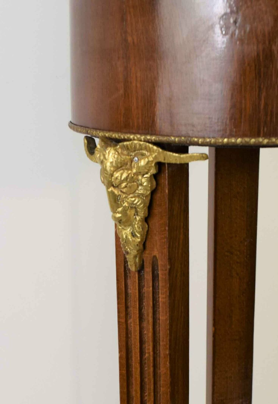 Early 20th Century Mahogany Trefoil Occasional Table photo vinterior