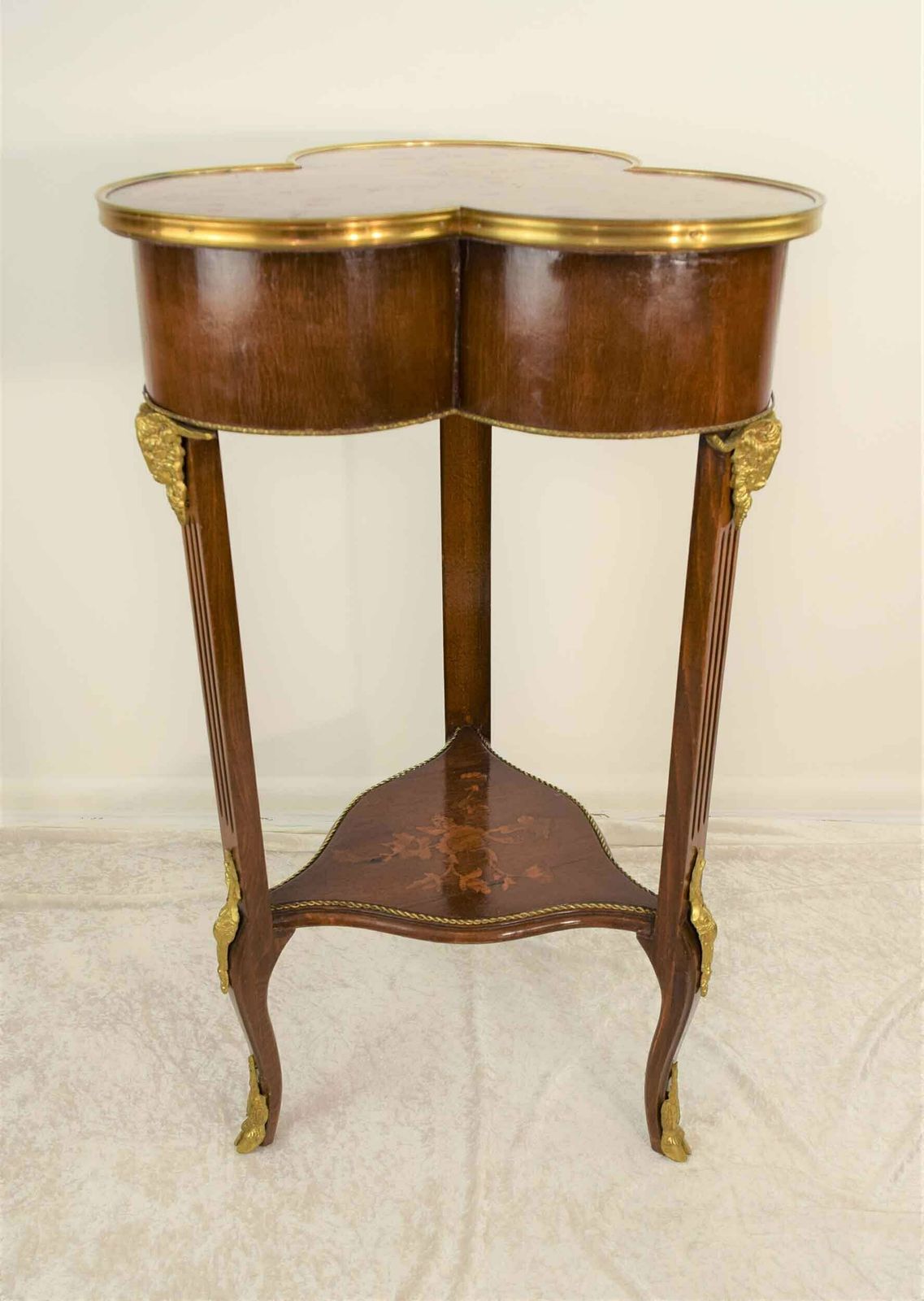 photo furniture Early 20th Century Mahogany Trefoil Occasional Table