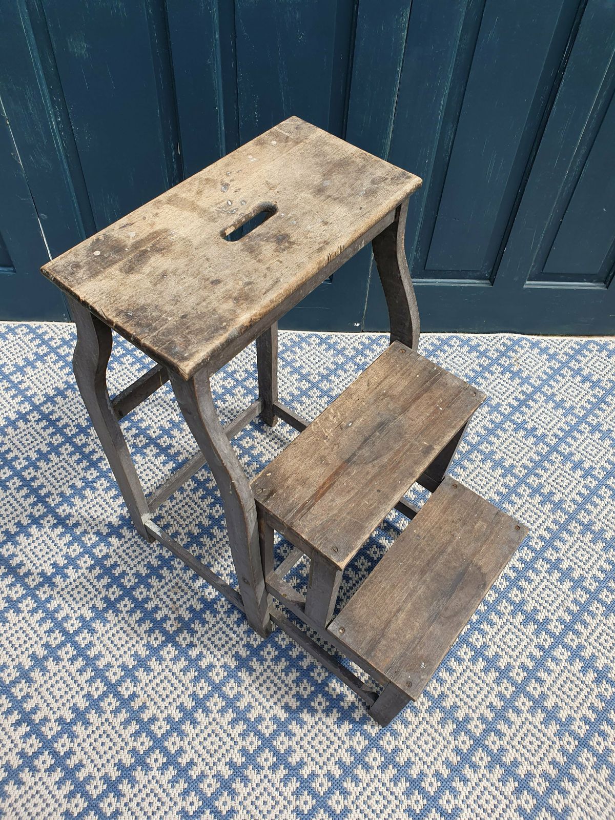 photo furniture Metamorphic French Library Steps