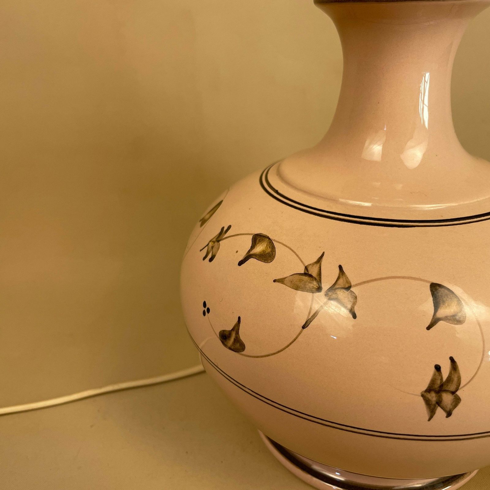 Vintage Ceramic Lamp Hand Painted Detail Retro Light Bedside Table Desk Porcelain Vase Pink Pattern Vintage Antique Cottage Round photo Lighting