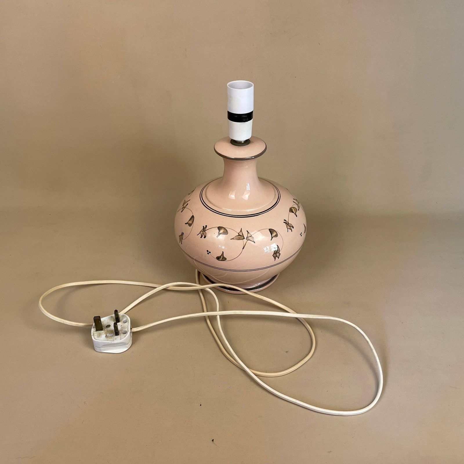 Vintage Ceramic Lamp Hand Painted Detail Retro Light Bedside Table Desk Porcelain Vase Pink Pattern Vintage Antique Cottage Round photo vintage