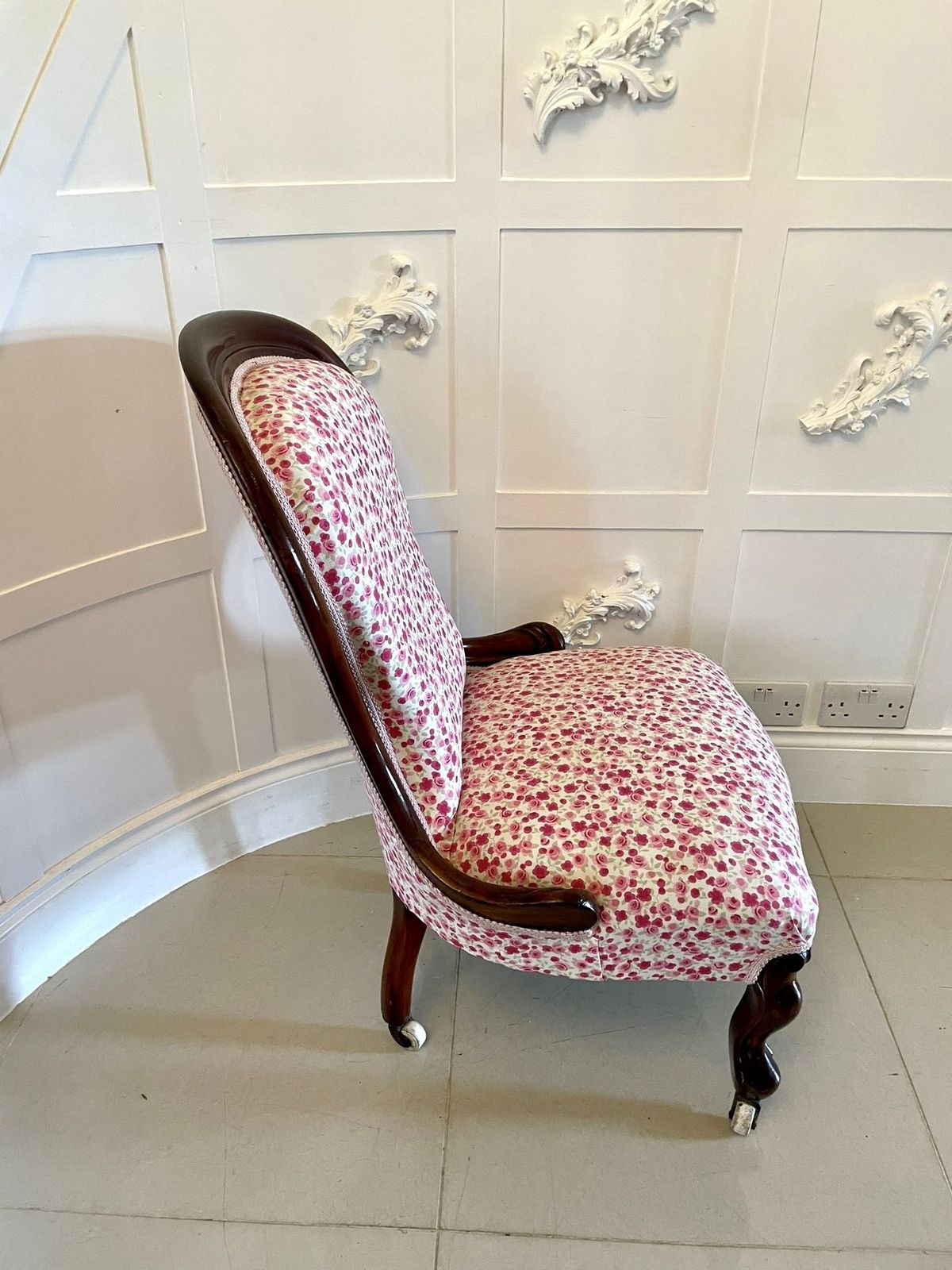 photo furniture Antique 19th Century Mahogany Ladies Chair