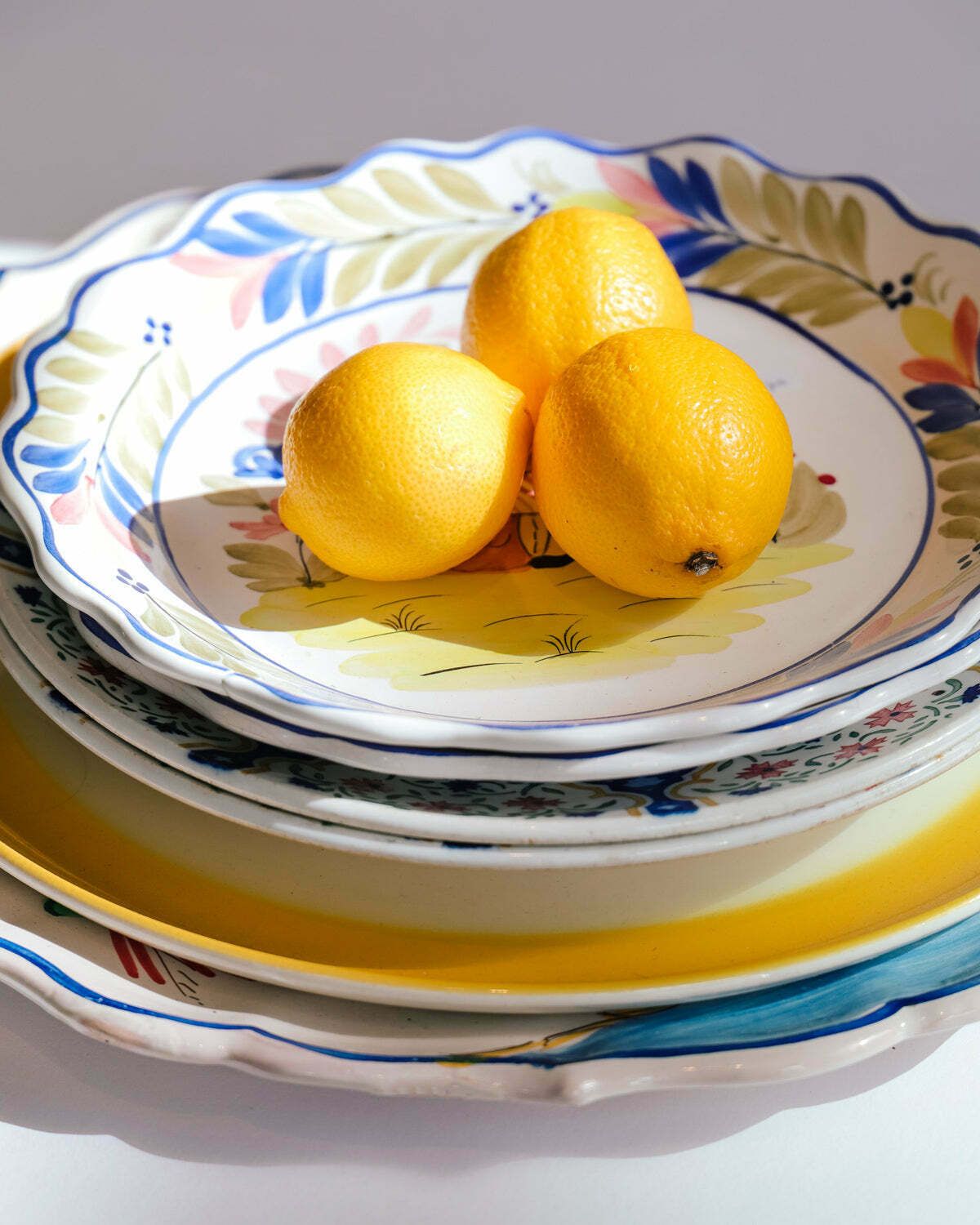 Set Van Twee Vintage Majolica Borden, Meneer En Mevrouw photo 120.0