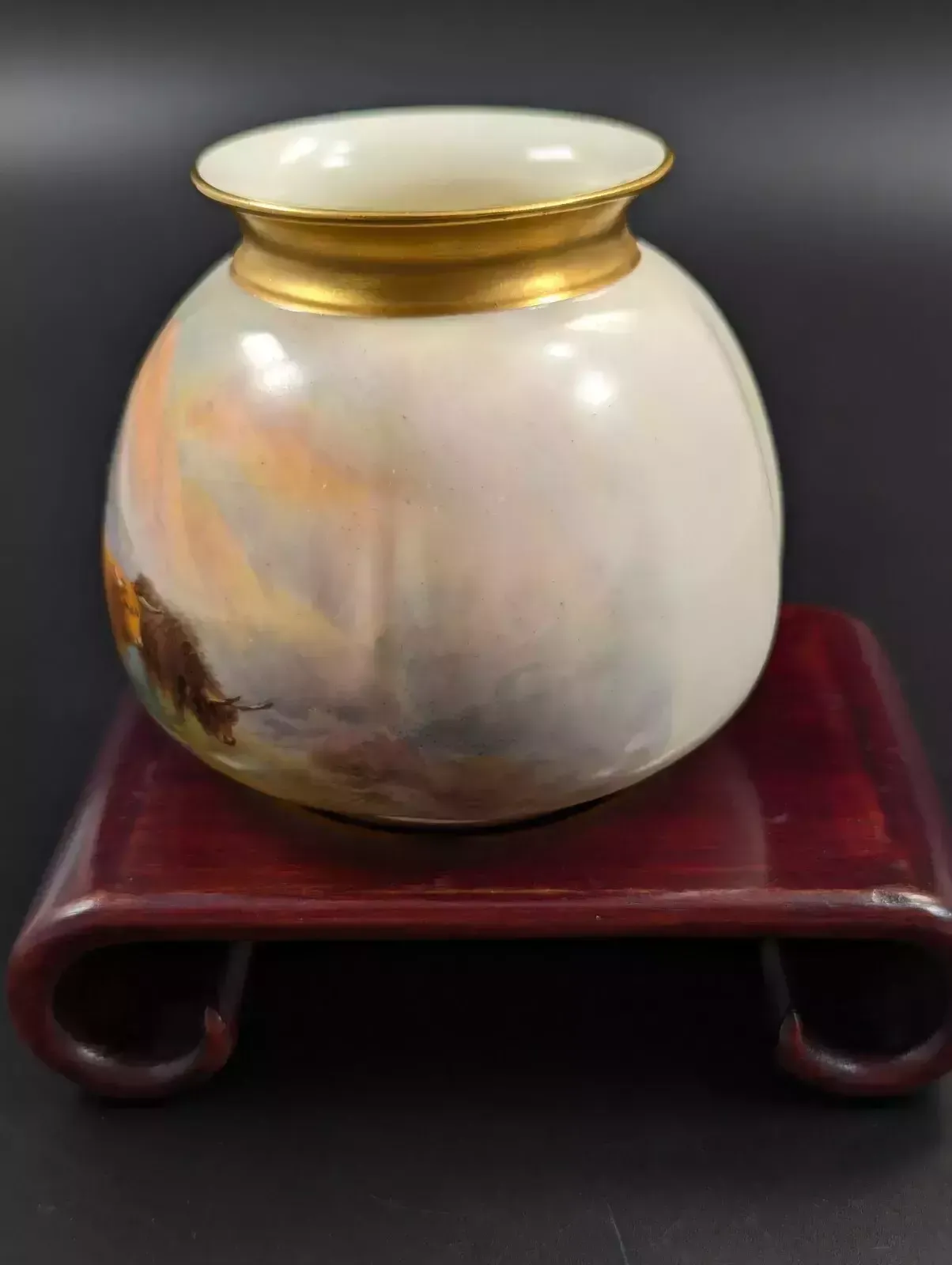 photo vinterior A Pair Of Royal Worcester Vases Painted With Highland Cattle By Harry Stinton