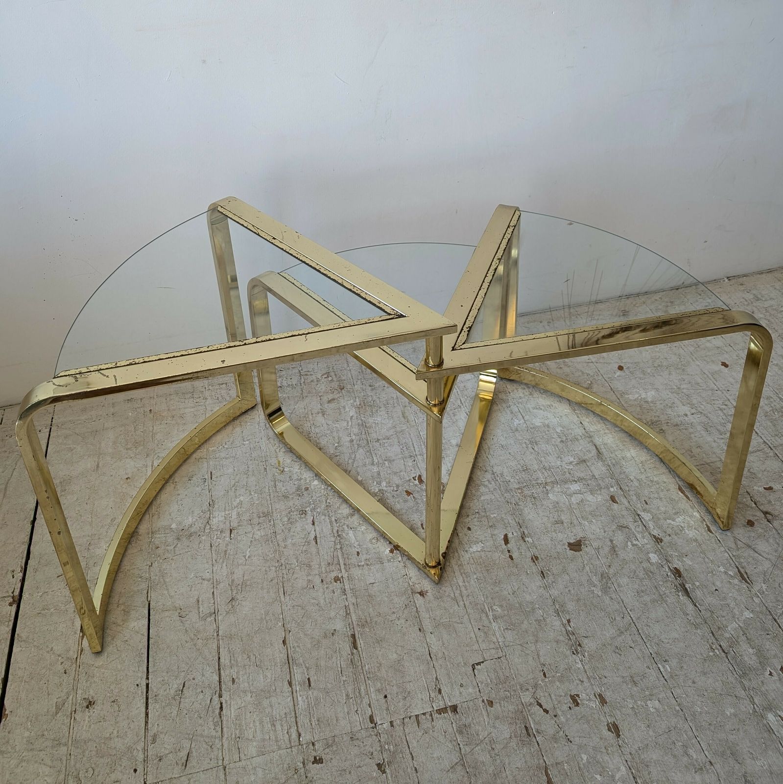 photo vinterior Rare Vintage Swivelling Three Tier Brass & Glass Coffee Table By Design Institute Of America, USA 1970s / 1980s