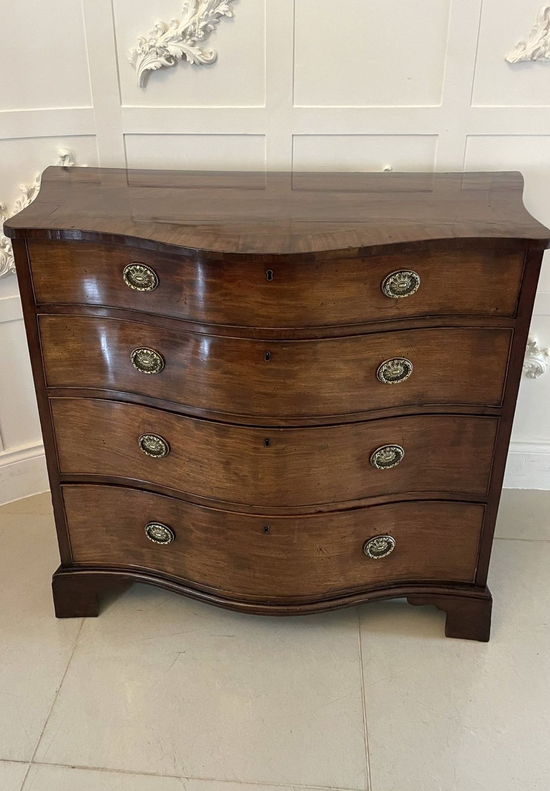 Antique 18th Century Quality Figured Mahogany Serpentine Chest Of Drawers