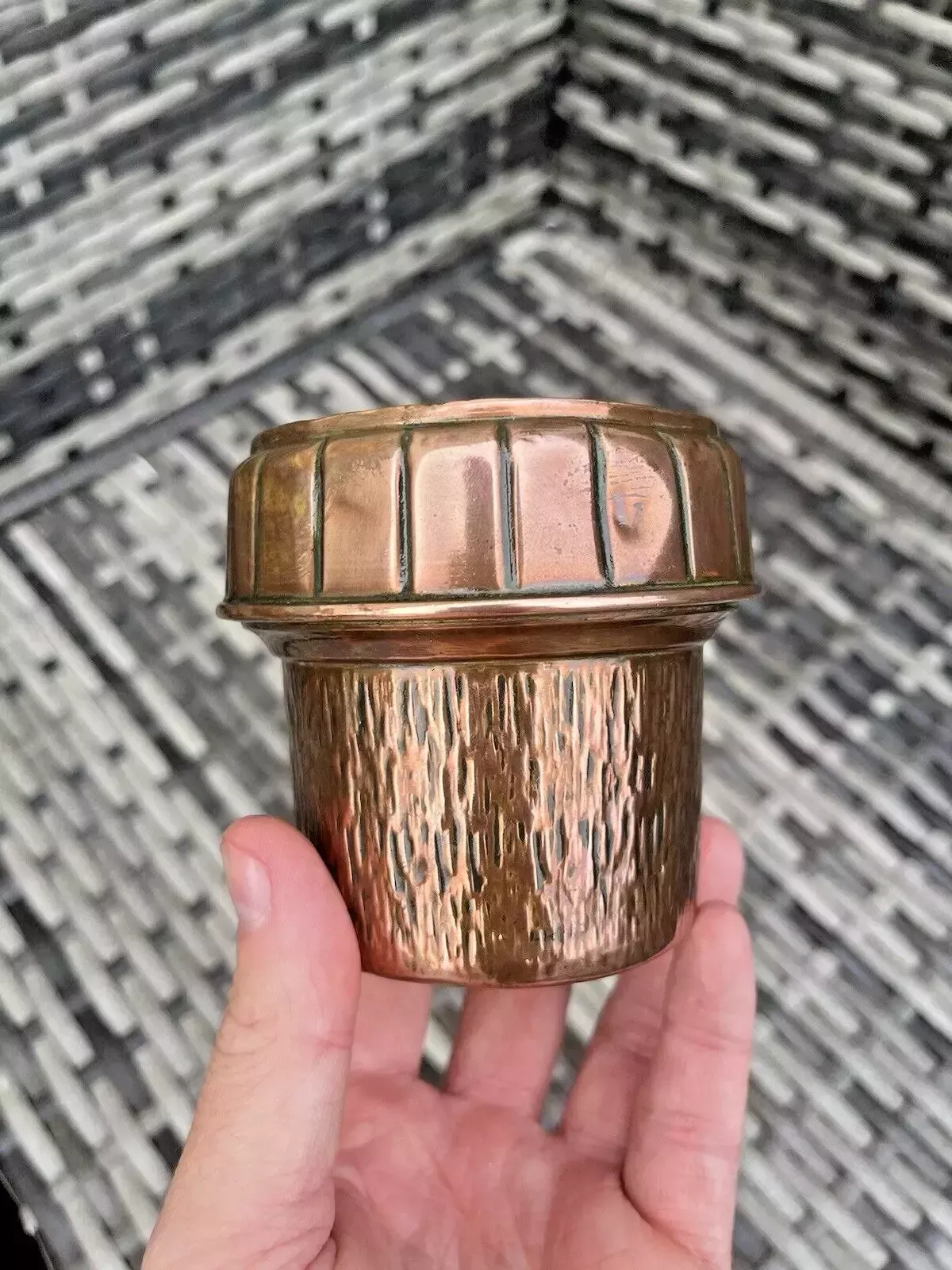 photo vinterior Small Antique Arts & Crafts Copper Acorn Textured Planter Flower Herb Plant Pot