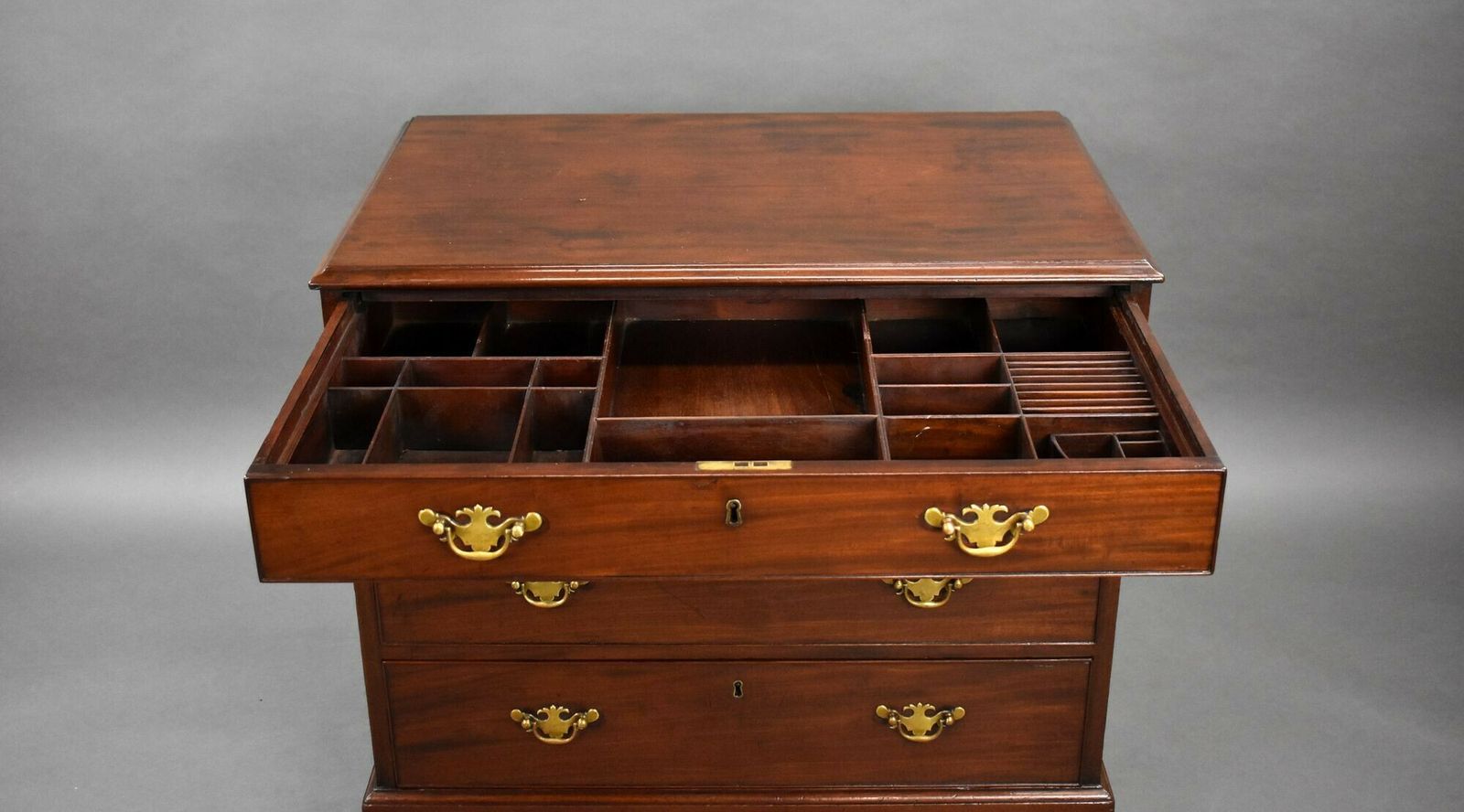 photo furniture George II Mahogany Dressing Chest Of Drawers