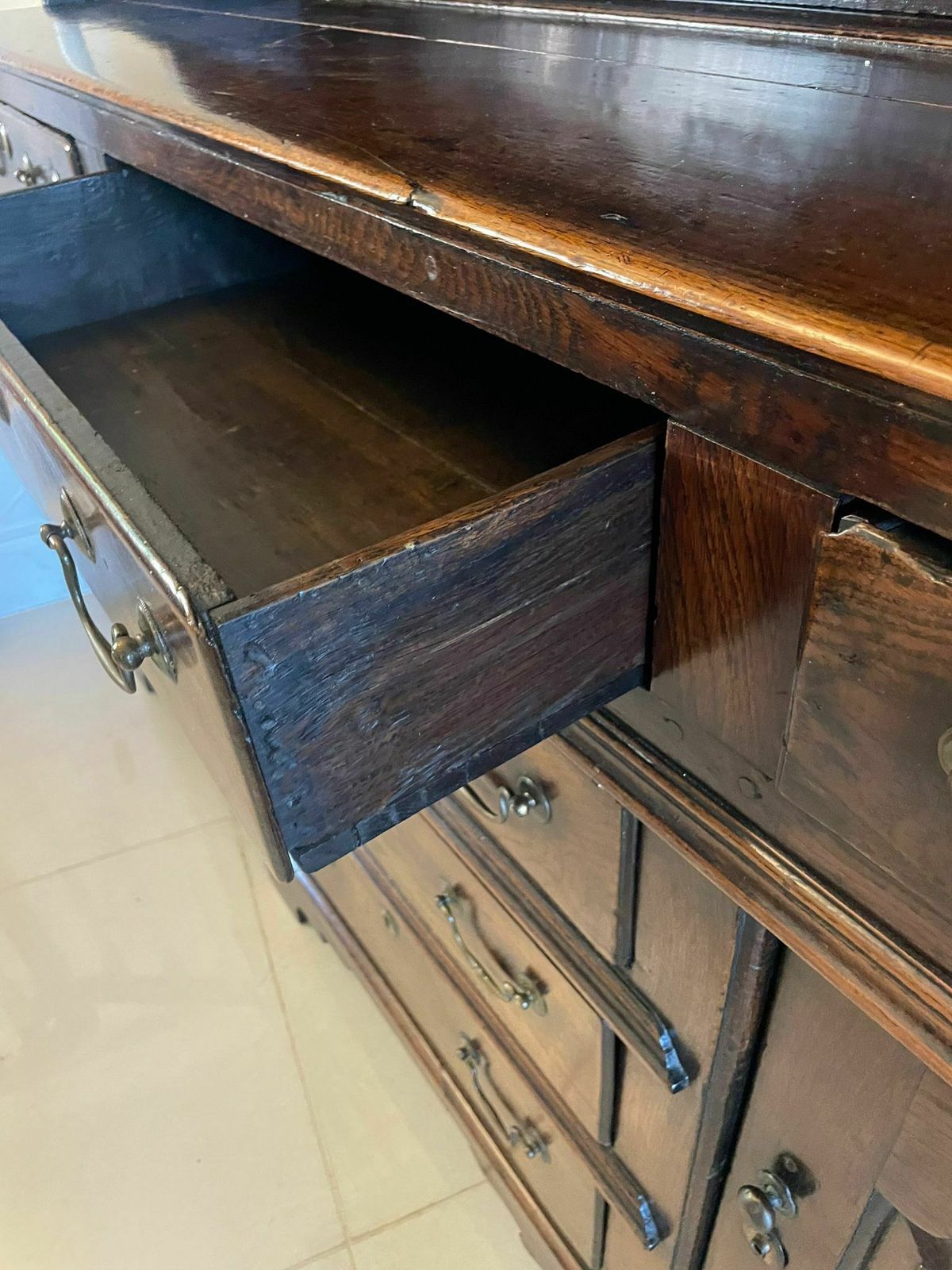 photo vintage Antique 18th Century Outstanding Quality Oak Welsh Dresser And Original Plate Rack
