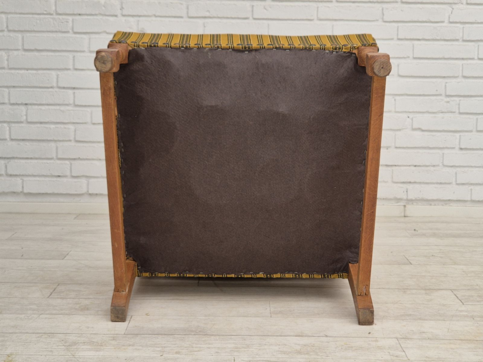 photo vinterior 1960s, Danish Lounge Chair, Original Very Good Condition, Furniture Wool, Solid Oak Wood.