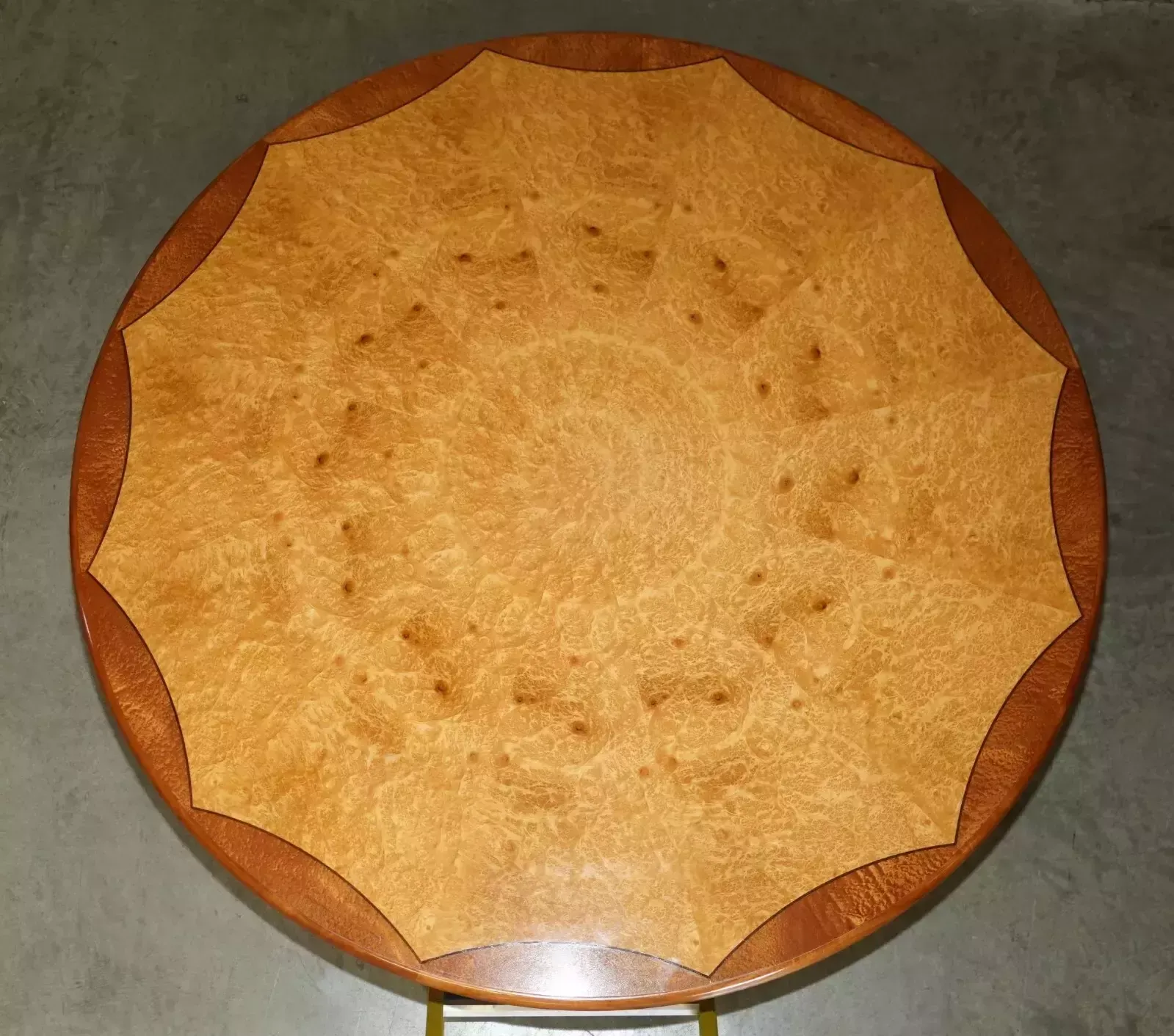 Original Andrew Varah Burr Walnut & Amboyna Wood Round Dining Table & Chairs Set photo Furniture