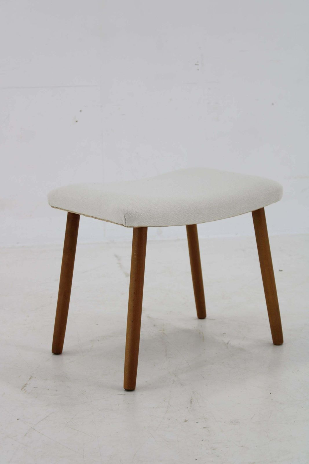 Deense Beukenhouten Kruk Met Stof, Ca. Jaren 1960 photo furniture