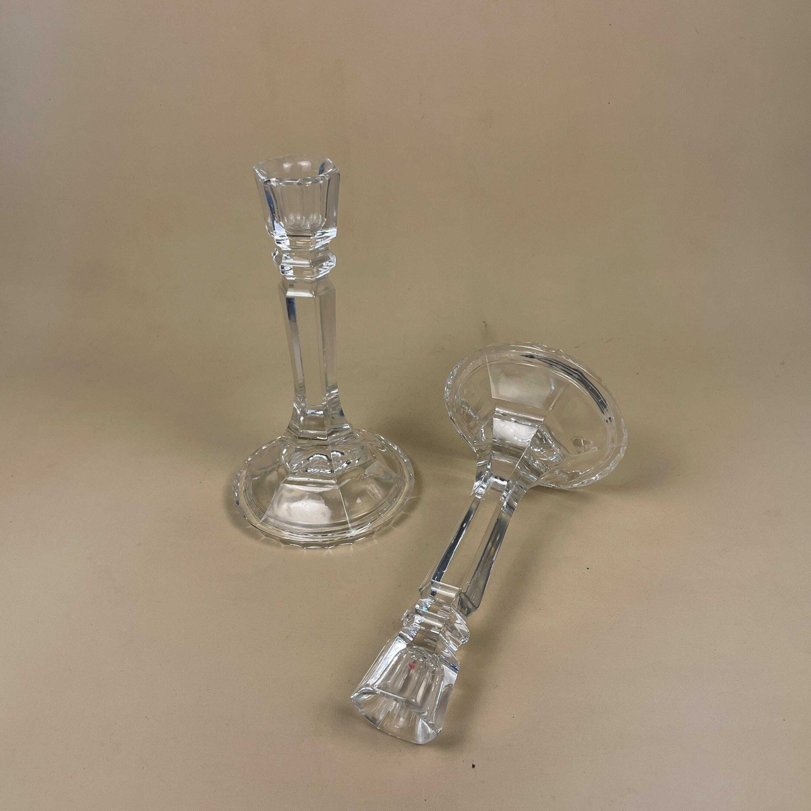 Vintage Pair Of Matching Clear Glass Candlestick Candle Stick Holder Lights Vintage Taper Dinner Candlesticks Chandelier Round Base Retro photo furniture
