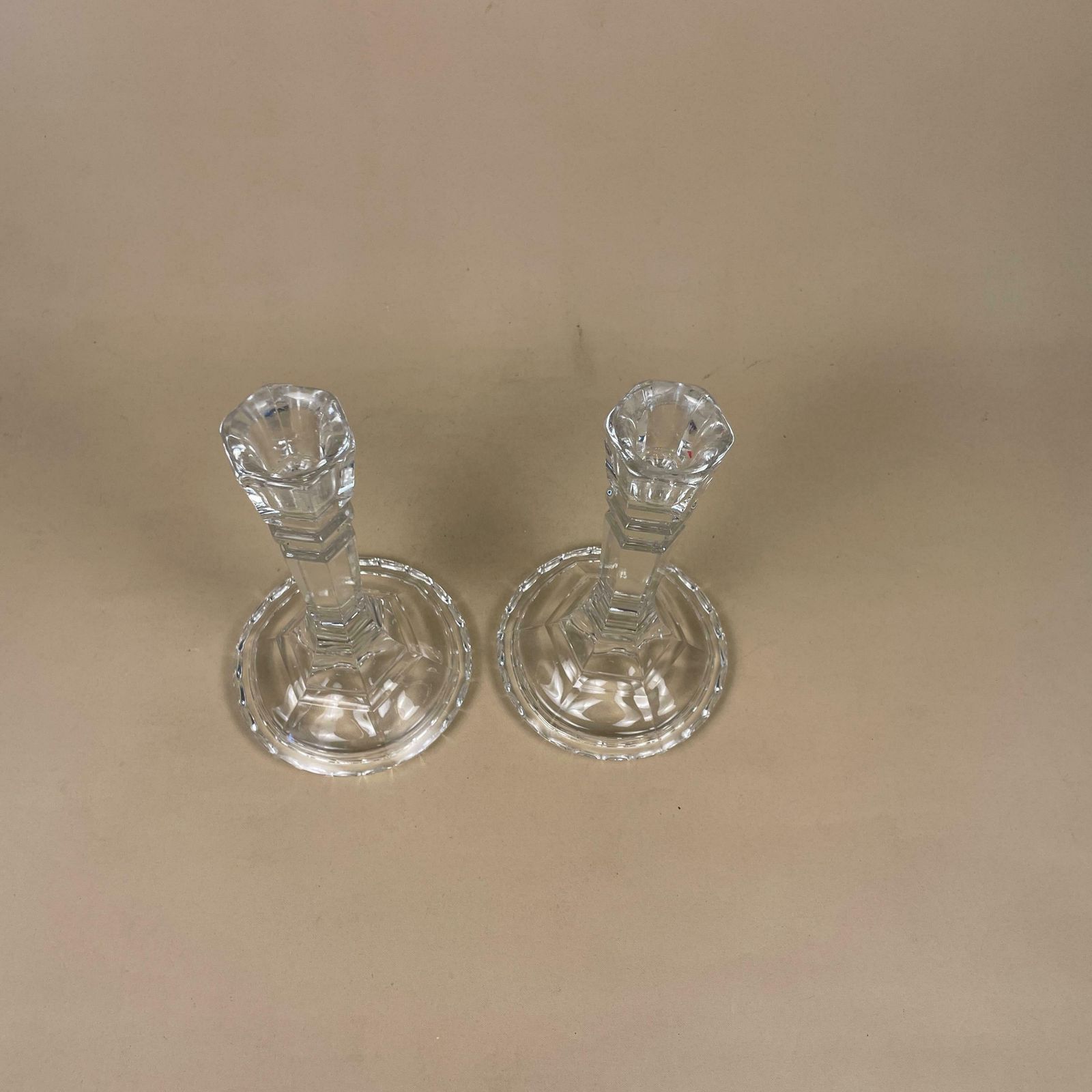 Vintage Pair Of Matching Clear Glass Candlestick Candle Stick Holder Lights Vintage Taper Dinner Candlesticks Chandelier Round Base Retro photo vinterior