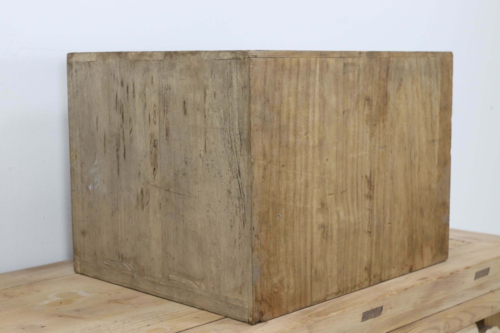 photo vintage Japanese Isho Dansu Bedside Tansu Made From Paulownia