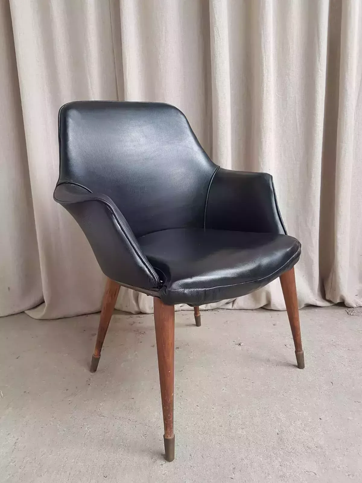 photo furniture Vtg Mid Century Vinyl Leather Cocktail Chair Retro Danish Italian Design R536