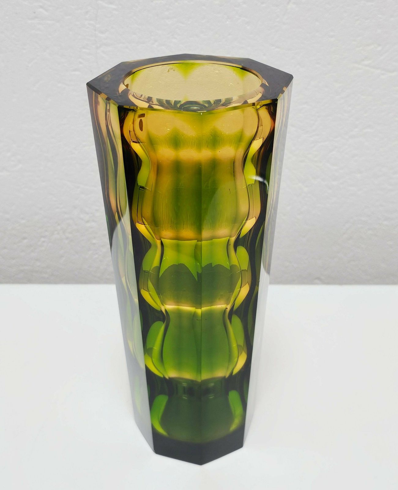 Very Rare Rainbow Vase By Aknuny Astvatsaturyan Manufactured By Leningrad Art Glass Factory // Made In U.S.S.R. In 1960 photo 600.0