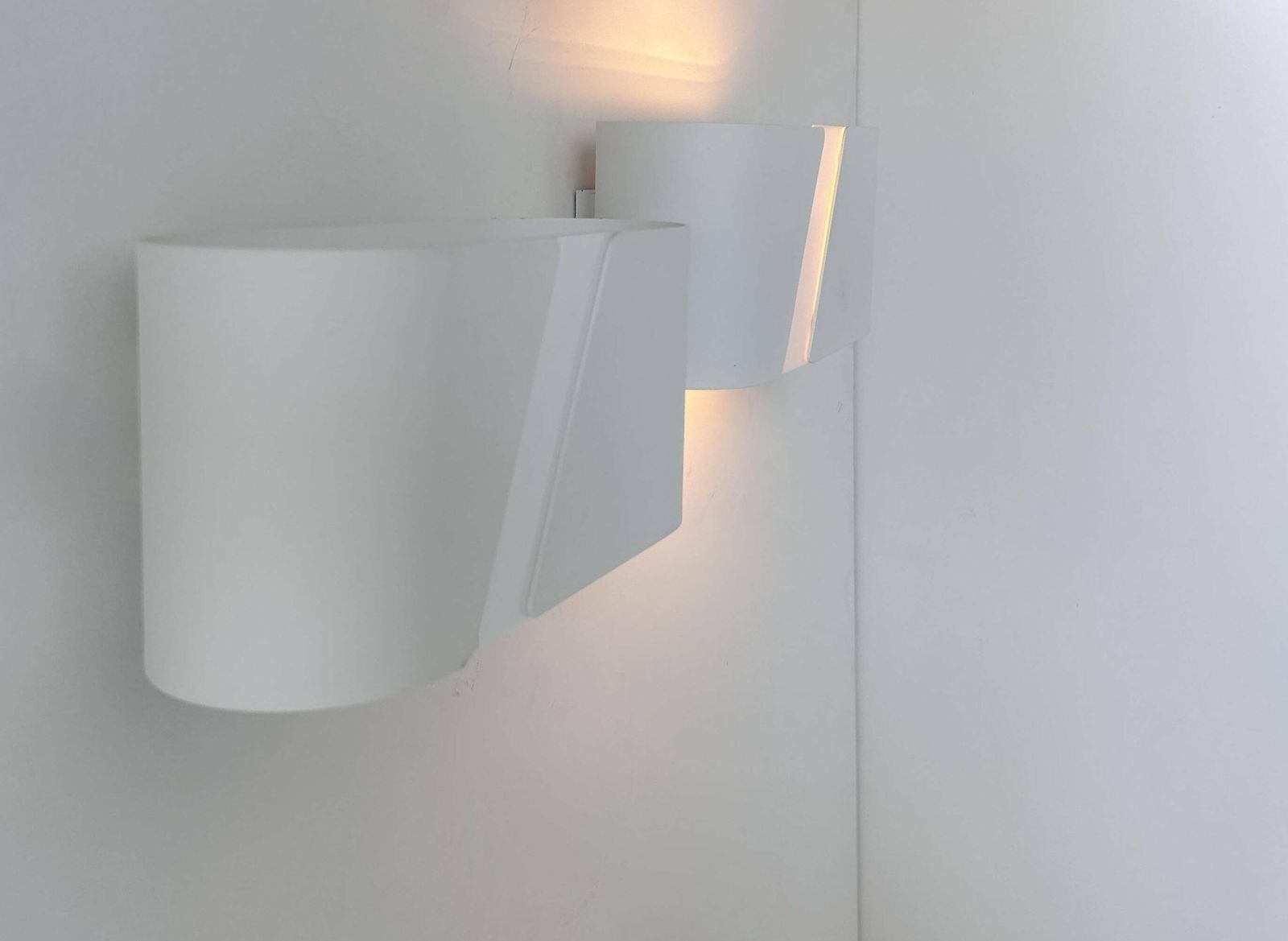 Pair Of Matt White Metal And Perspex Wall Lights, Holland 1980 photo vinterior