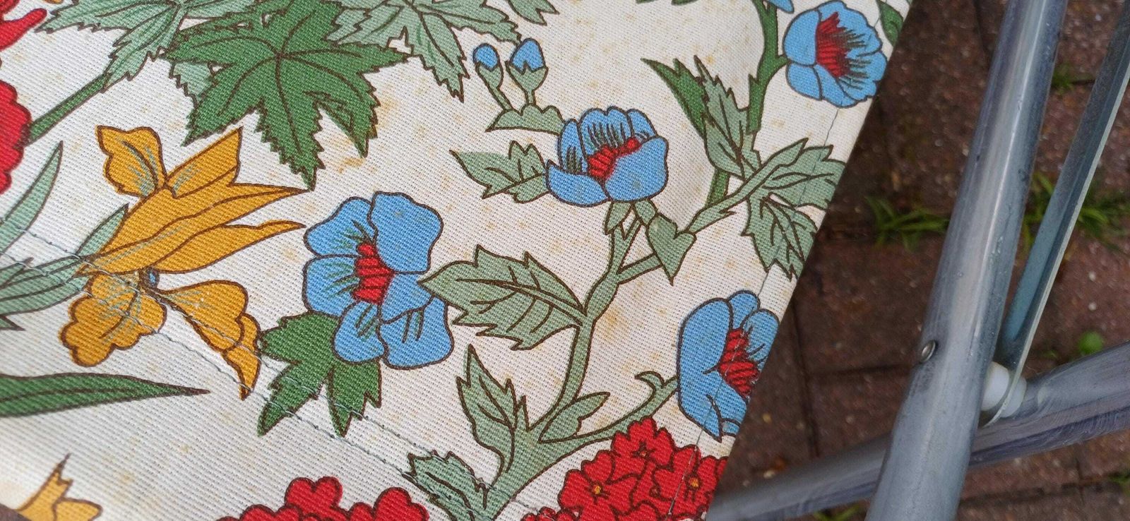 Vintage Retro 70s Sprung Deckchair. Folding. Made In Czechosolvakia. Funky Floral Decoration. photo 95.0