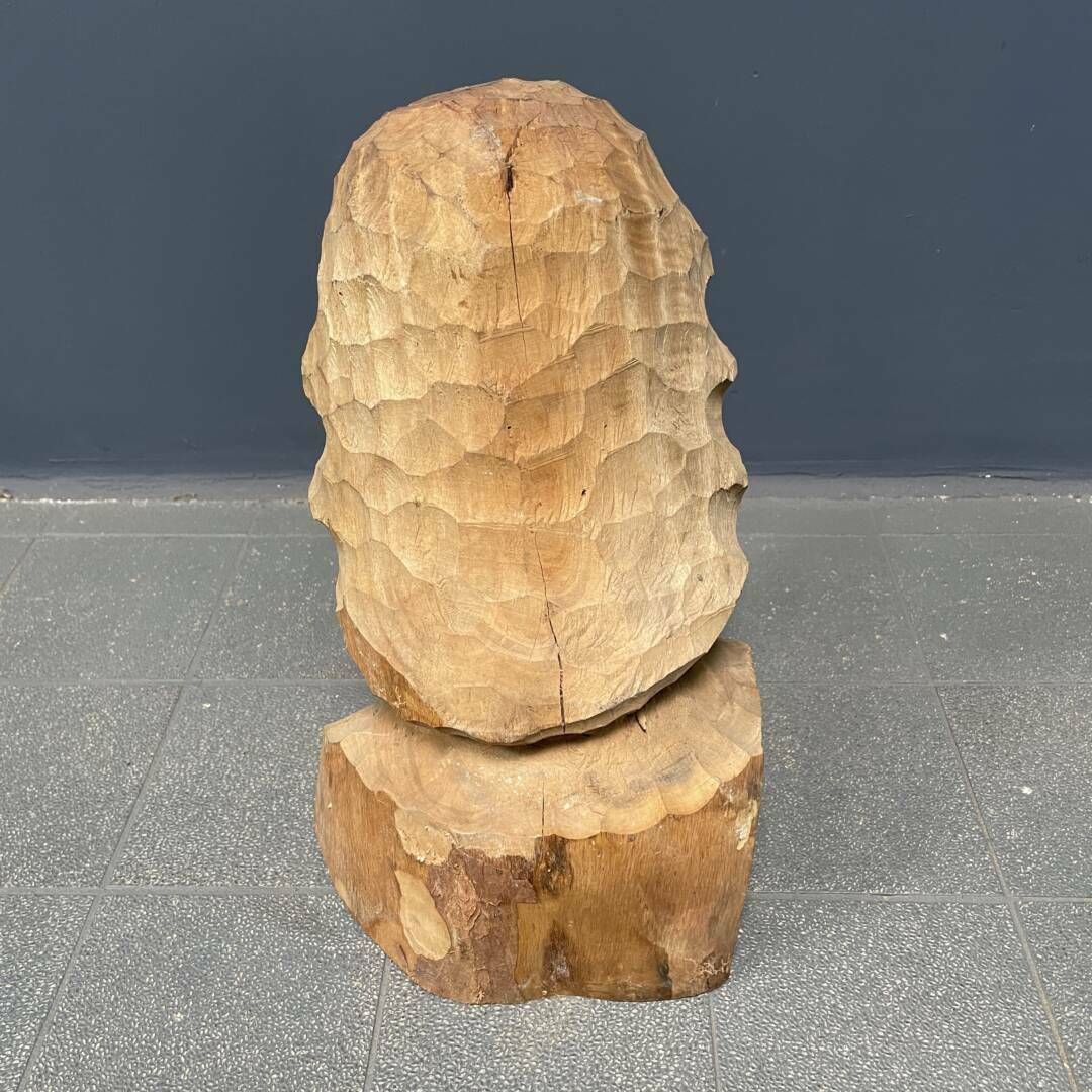 photo vinterior Houten Gesculpteerd Hoofd Of Buste Van Een Man Met Een Baard