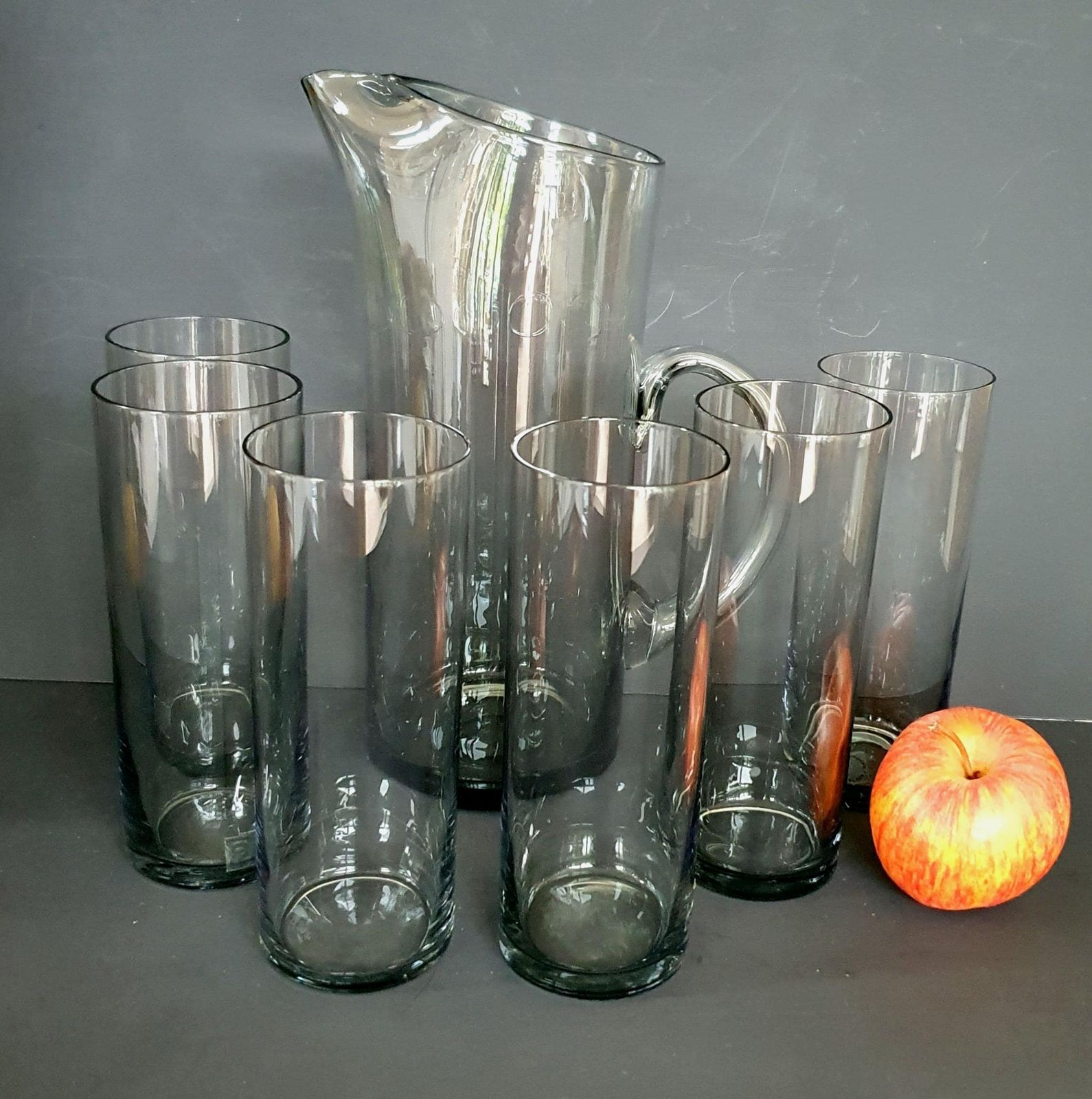 A Rare Early Dartington Pitcher Set With 6 Hiball Glasses In Smoked Grey Glass, Model Ft50 From 1968, Early Frank Thrower Design, English