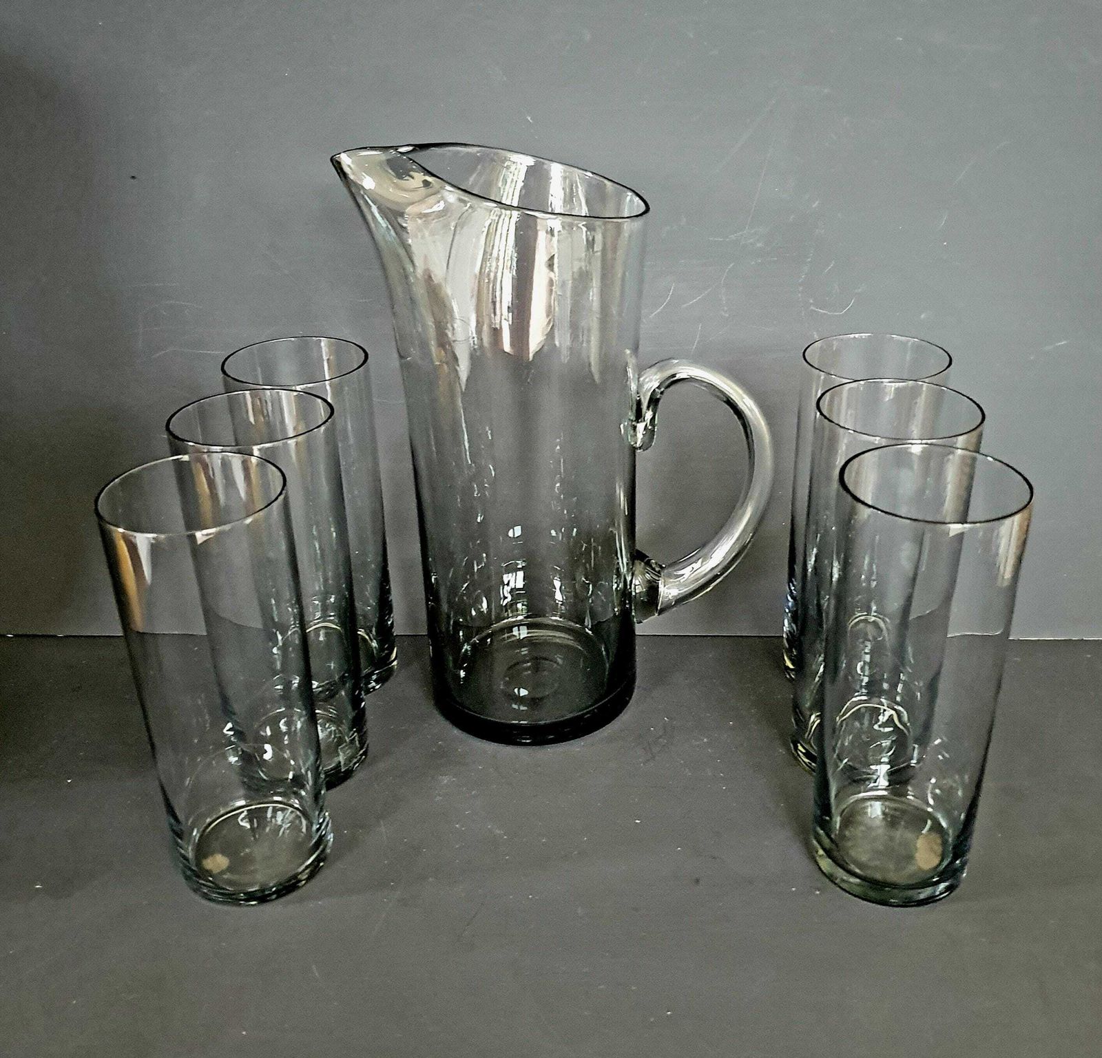 A Rare Early Dartington Pitcher Set With 6 Hiball Glasses In Smoked Grey Glass, Model Ft50 From 1968, Early Frank Thrower Design, English photo furniture