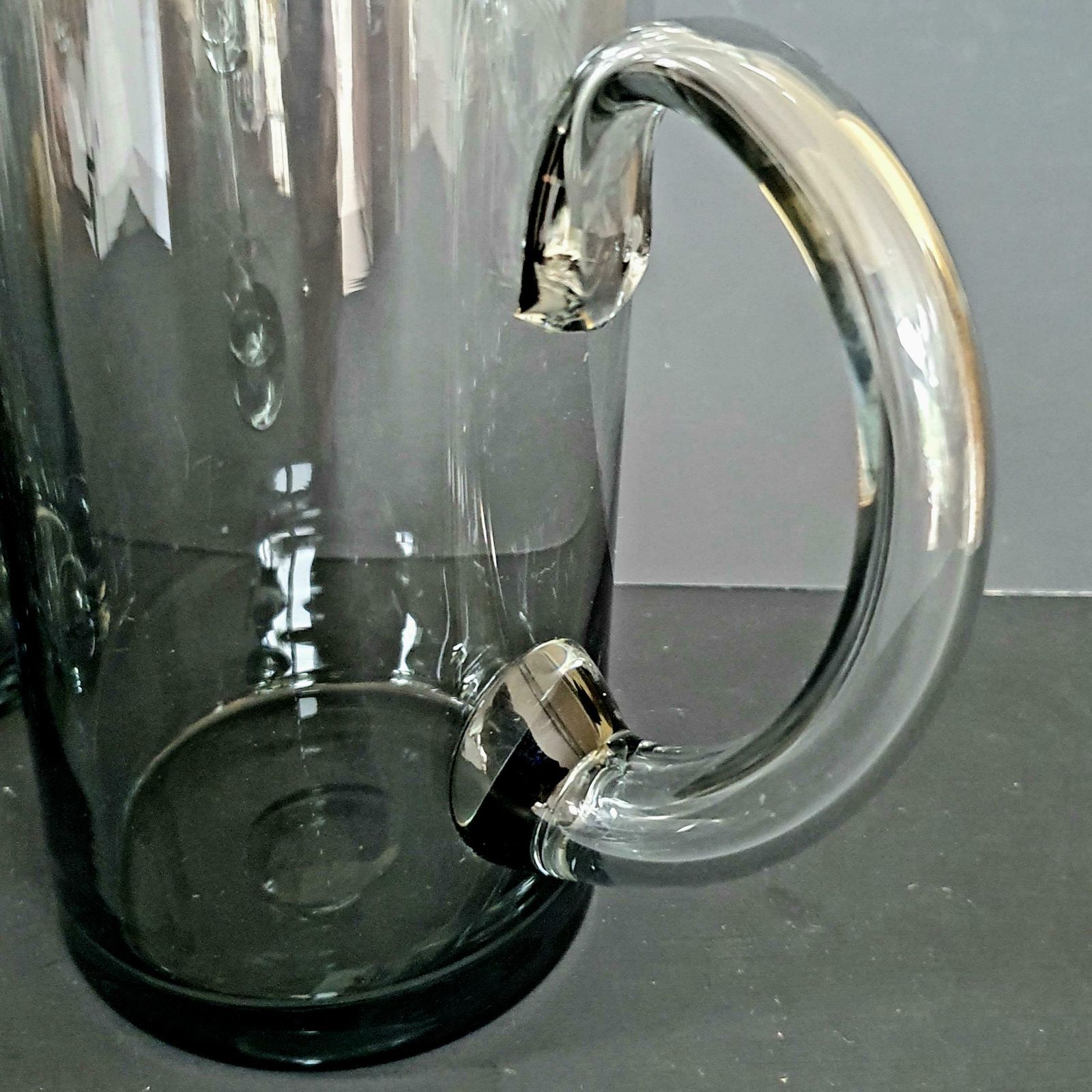 photo furniture A Rare Early Dartington Pitcher Set With 6 Hiball Glasses In Smoked Grey Glass, Model Ft50 From 1968, Early Frank Thrower Design, English