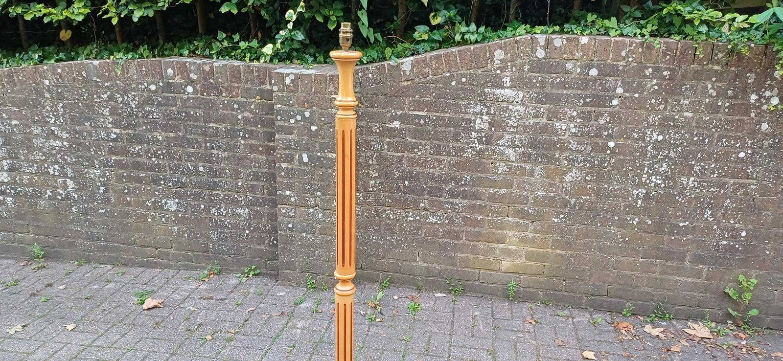 Modern Top Quality Vintage Style Beech Standard Lamp And Genuine Vintage Lampshade In Working Order. Free Hand Delivery England & Wales photo vinterior