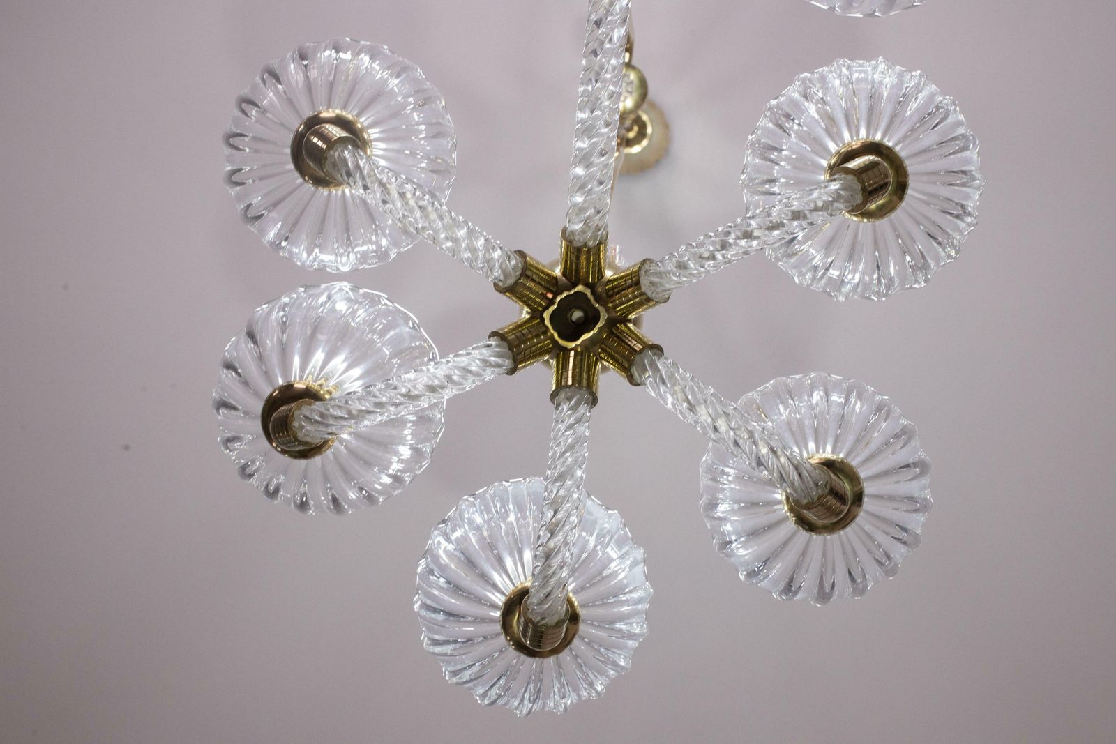 photo vinterior Museal 10 Light Art Deco Murano Glass And Brass Chandelier By Ercole Barovier