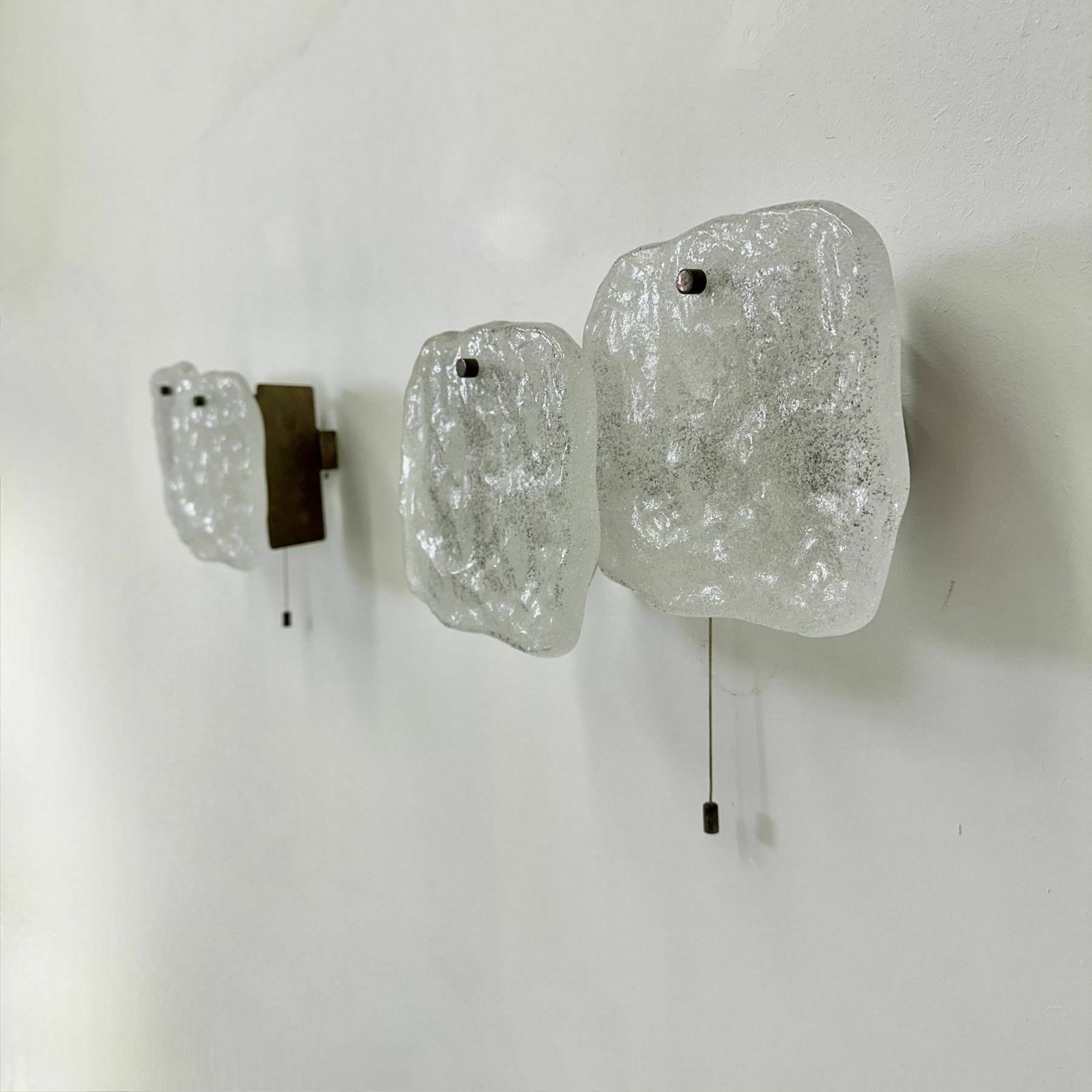 Modernistische Wandlamp Van Bevroren Ijsglas, Toegeschreven Aan J. T. Kalmar Voor Kalmar, Jaren 1960 photo furniture