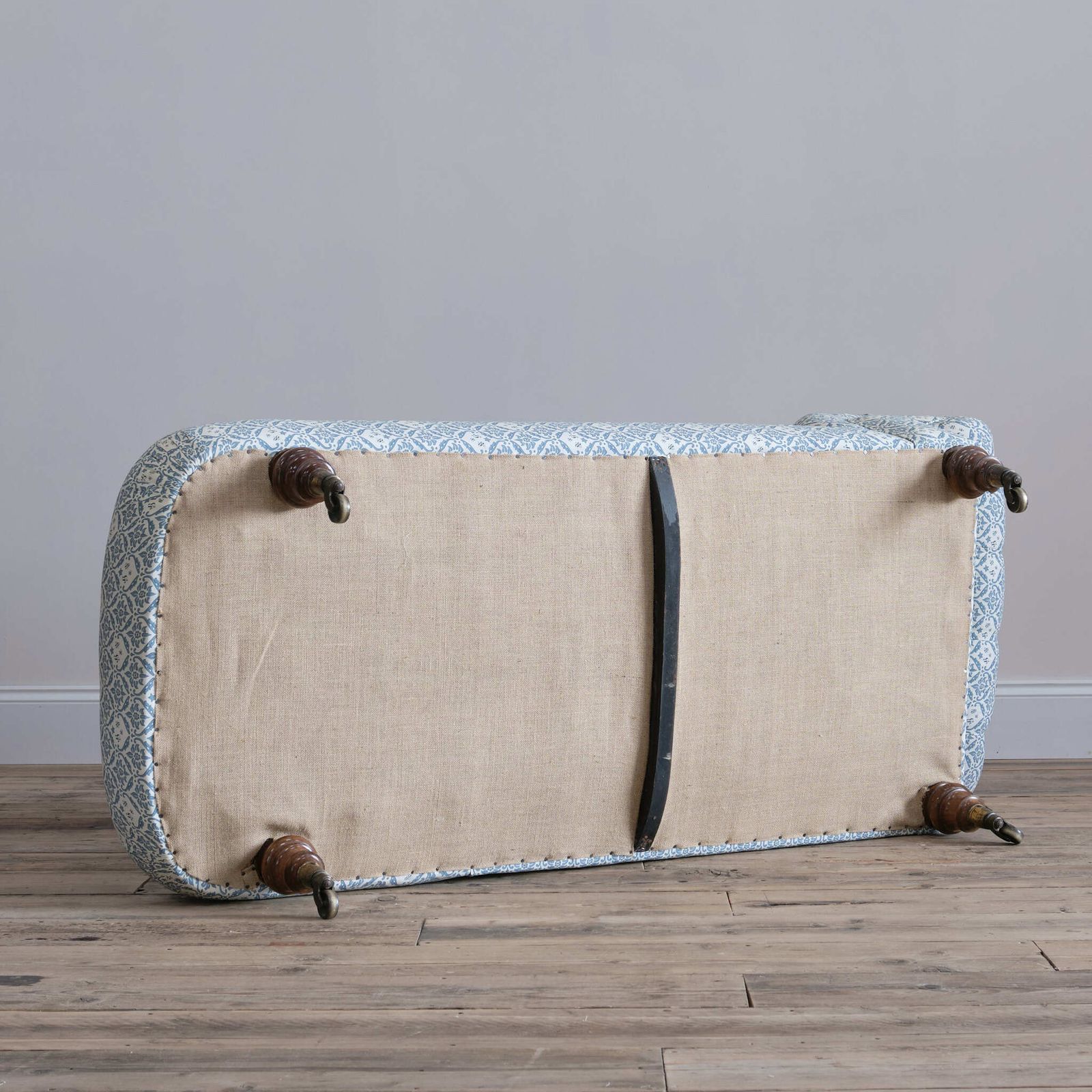 photo for sale Antique 19th Century Howard & Sons Chaise Lounge